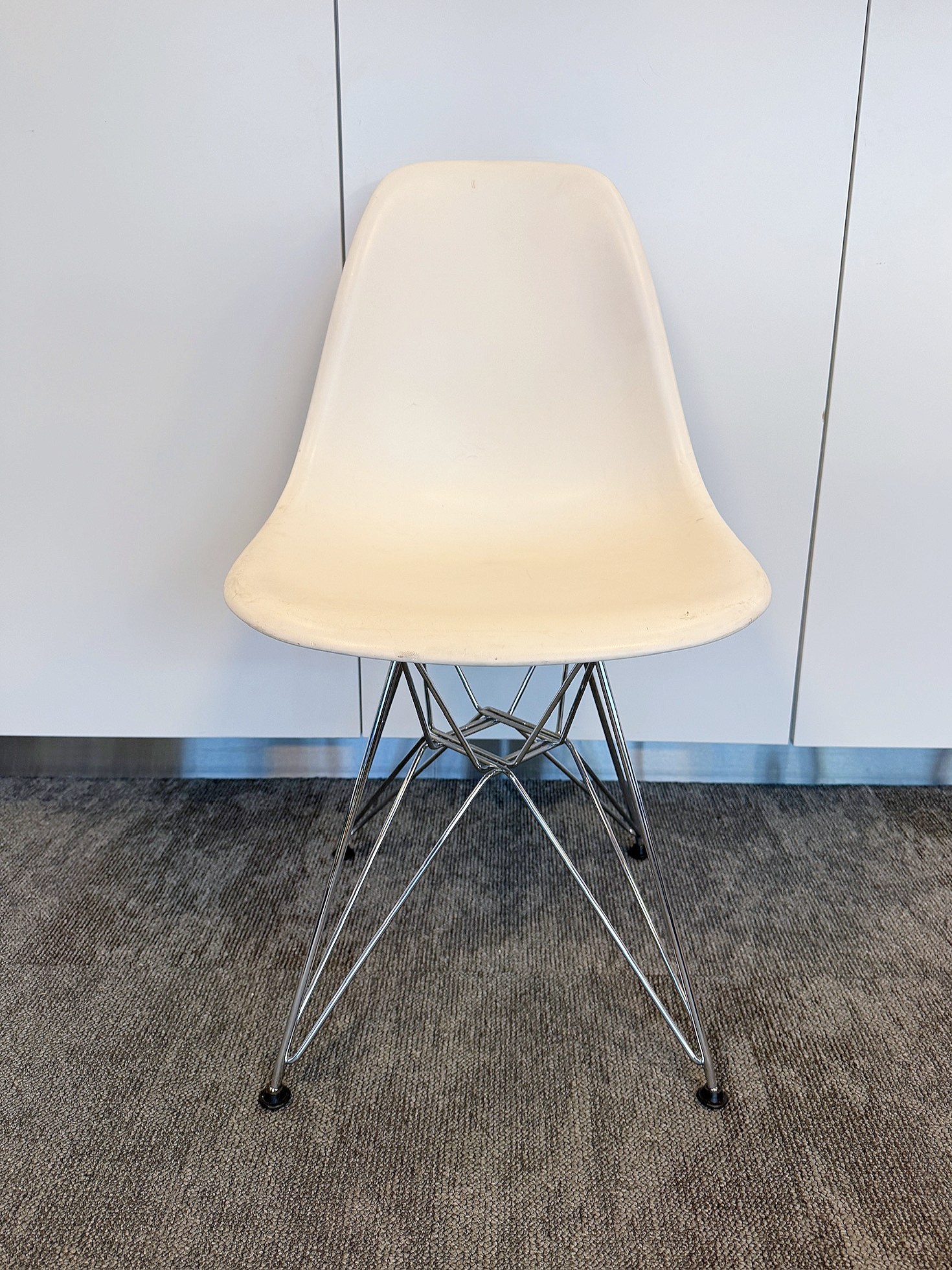 SELT / SOLD Vitra borðstofustóll frá Pennanum 2