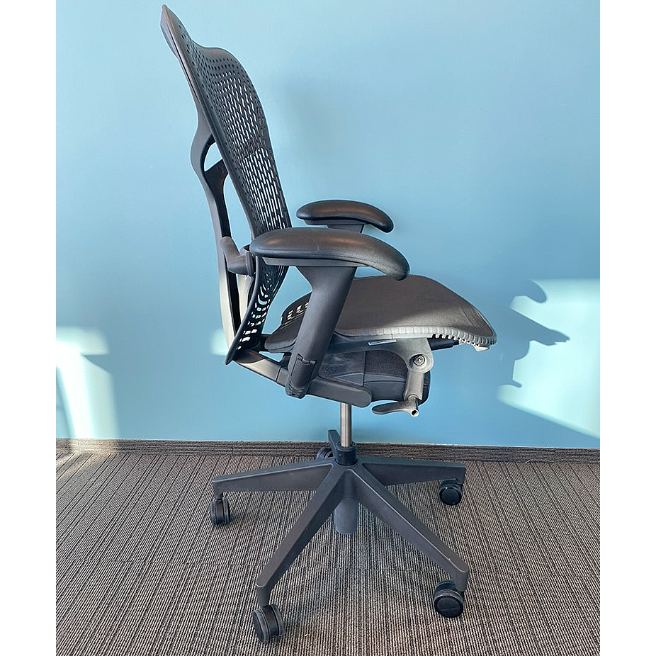 SELT / SOLD Herman Miller Mirra 2 skrifborðsstóll frá Pennanum 2