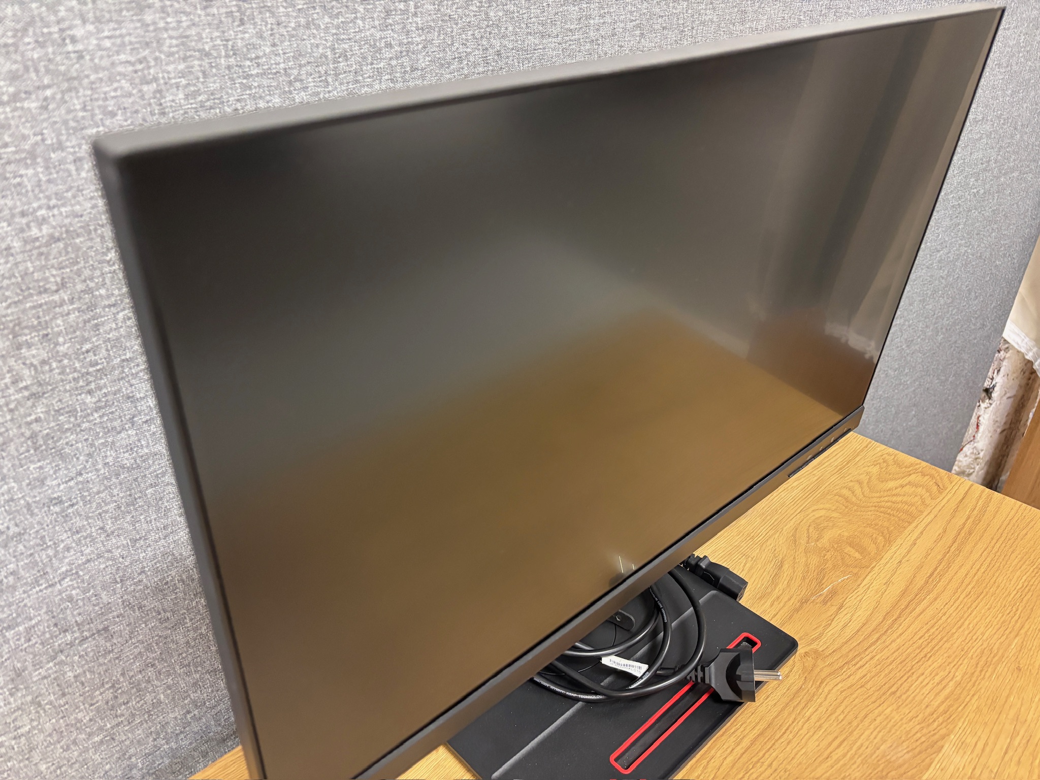 SELT / SOLD Lenovo USB-C tölvuskjár - 24'', 2560 x 1440p (1 stk.) 10