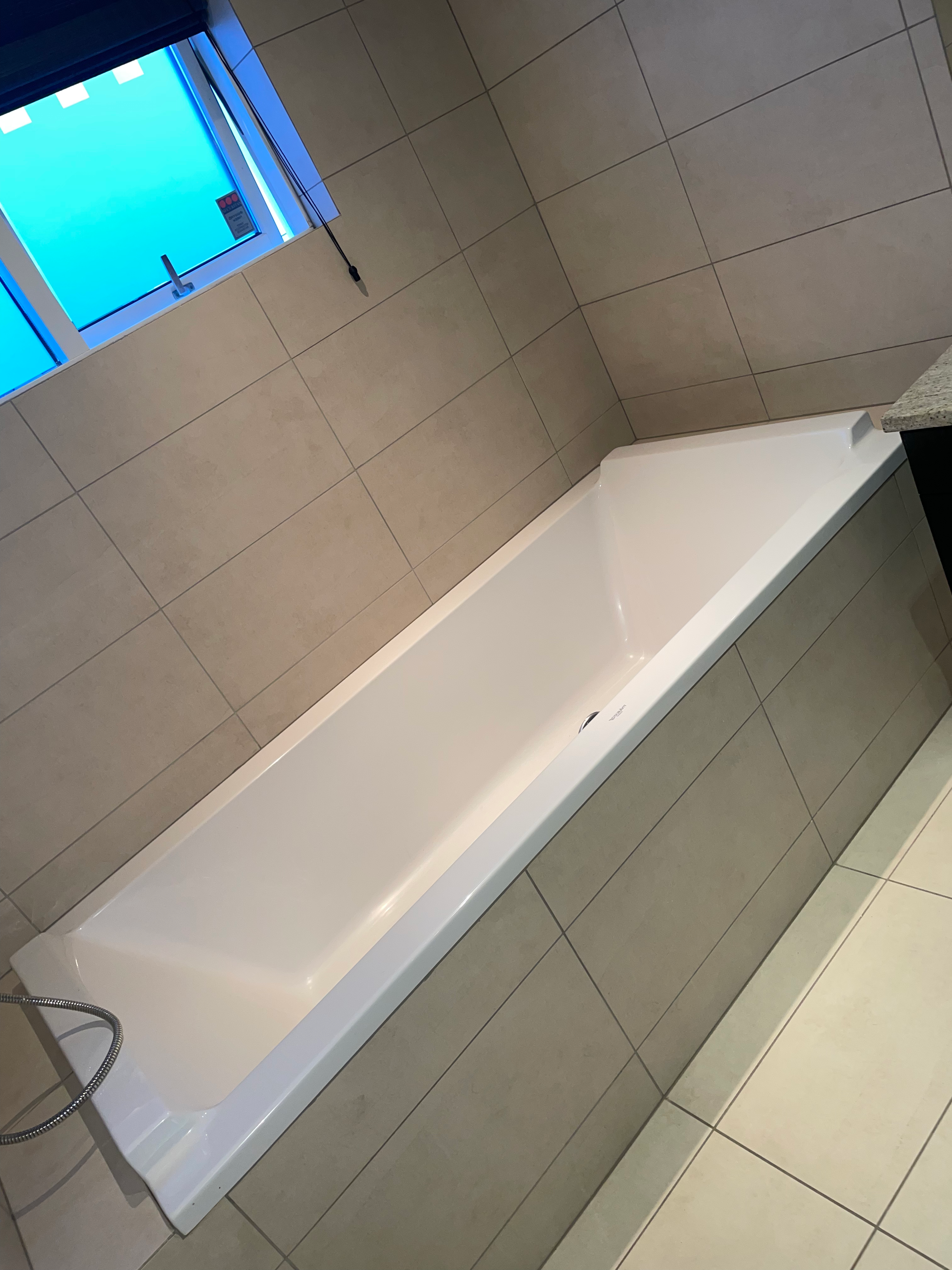 SELT / SOLD Vandað baðkar og Grohe blöndunartæki