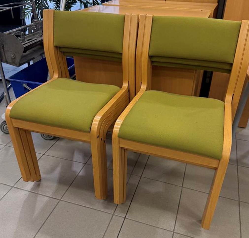 SELT / SOLD Viðartaustólar ljósgrænir staflanlegir 6
