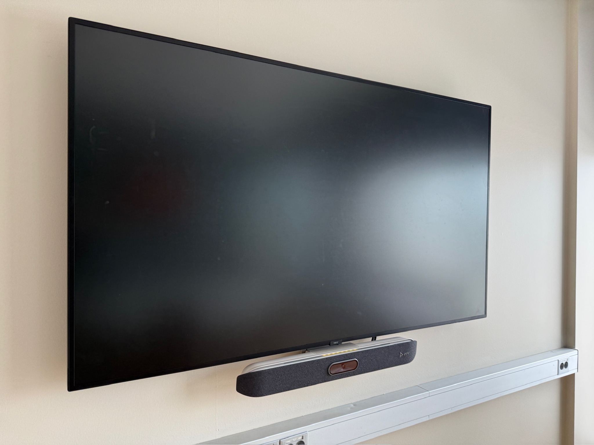 NEC upplýsingaskjár með veggfestingu, 75'', 4K, 24/7 2