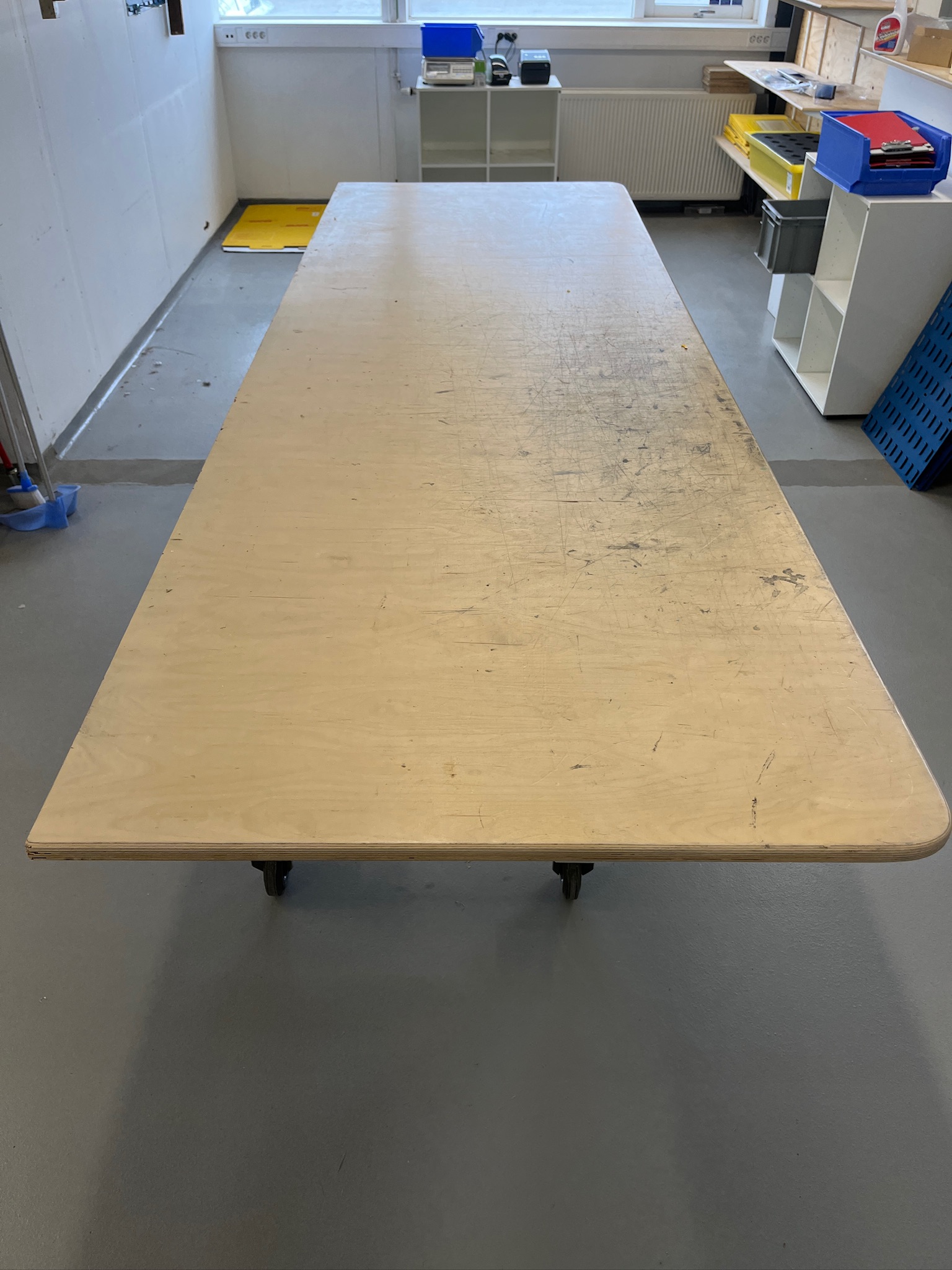 SELT / SOLD - Gegnheilt vinnuborð á hjólum, B300 x D100 x H86 sm. 2