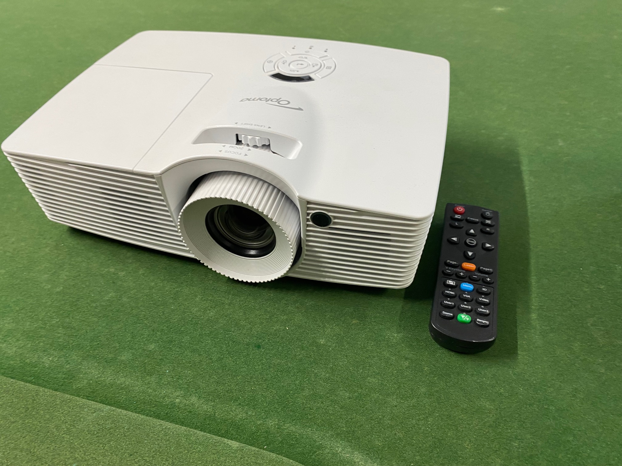 SELT / SOLD Optoma skjávarpi