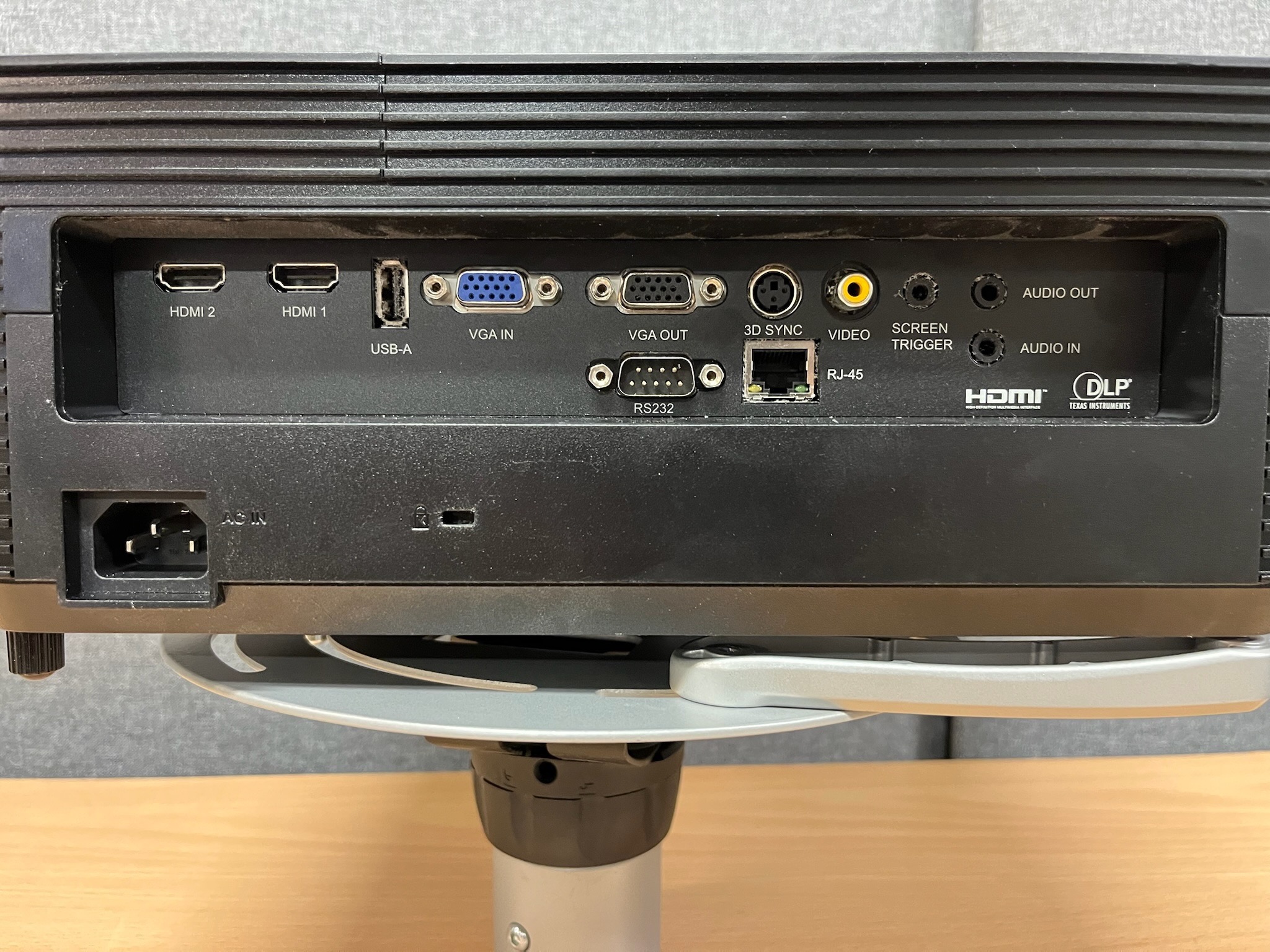 SELT / SOLD InFocus IN134 DLP XGA 4000 Lumens 6