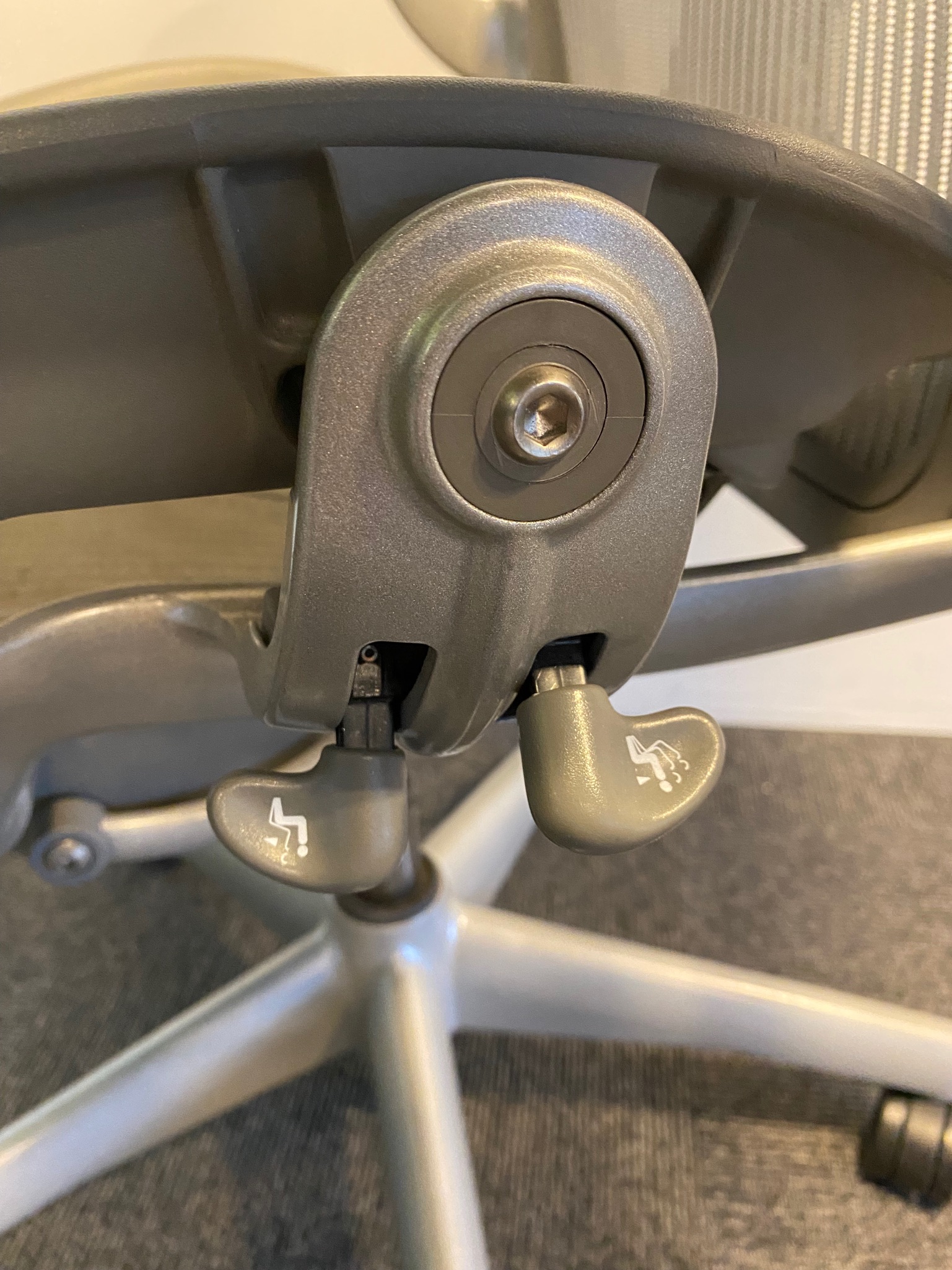 SELT / SOLD Herman Miller Aeron, C stærð 8