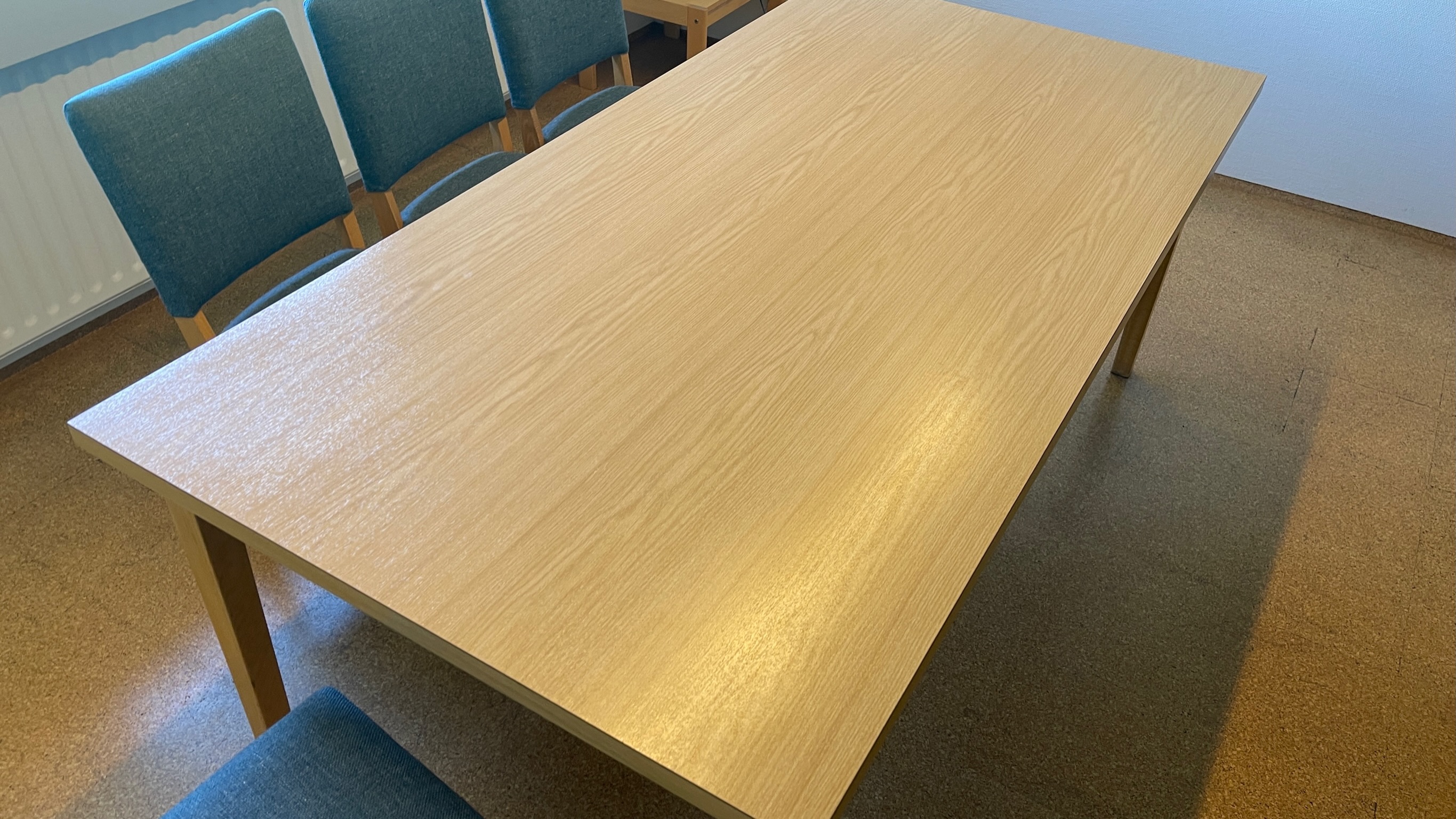 SELT / SOLD Eldhúsborð, B200 x D100 x H75 sm. 3