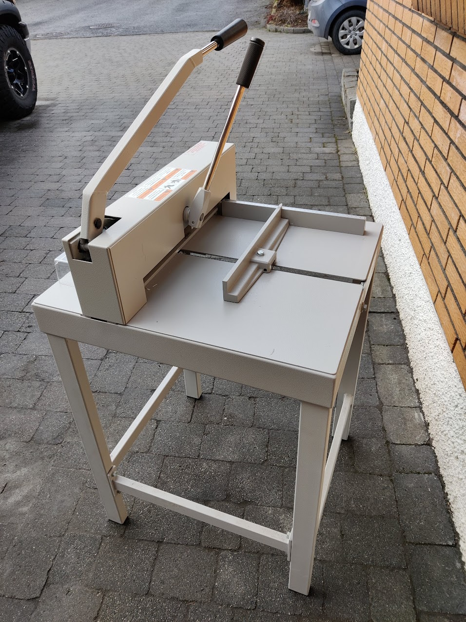 SELT / SOLD - Pappírsskurðarhnífur IDEAL 3905