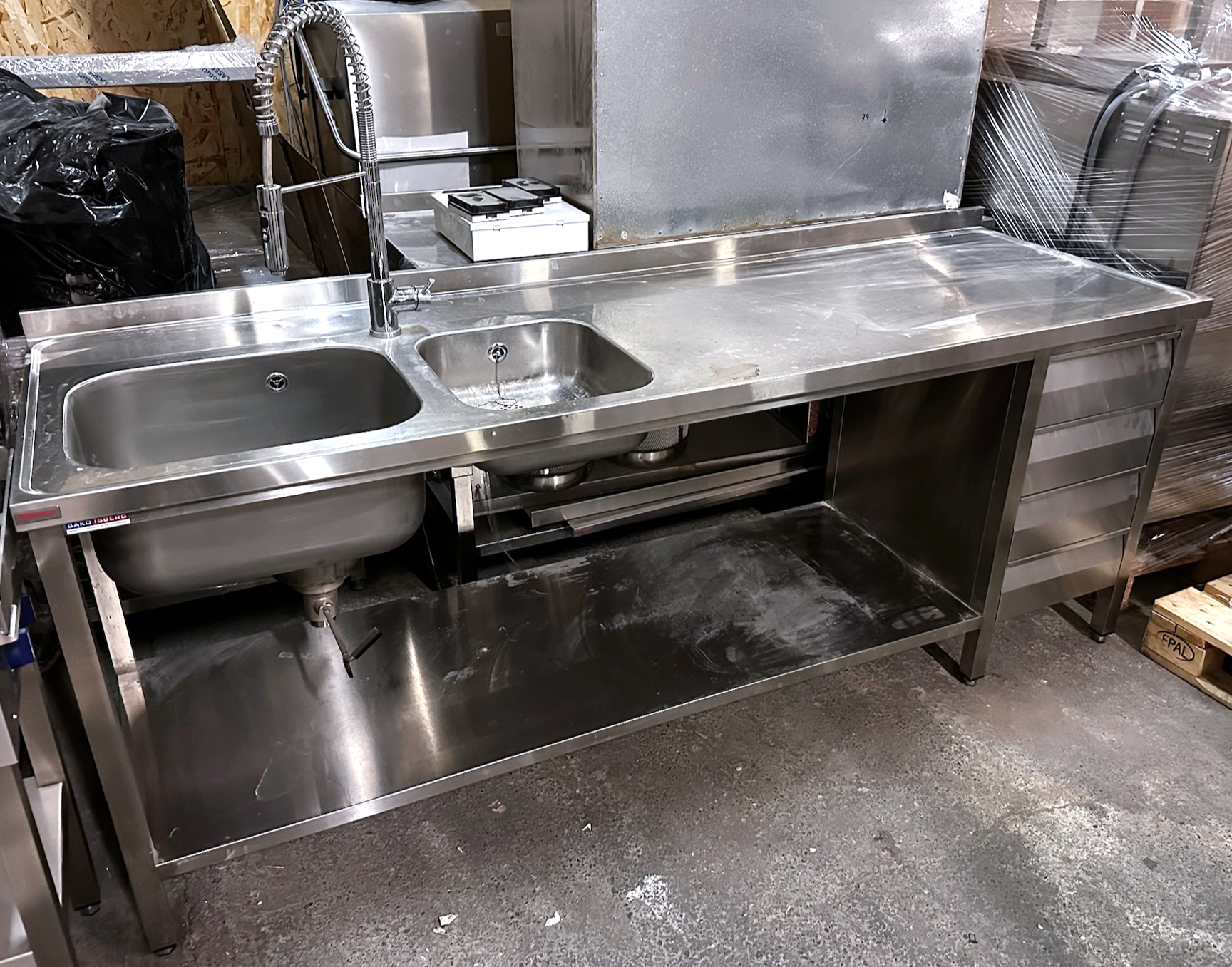 SELT / SOLD Novameta stálborð B220 x D70 m/vöskum og blöndunart frá Bako Ísberg