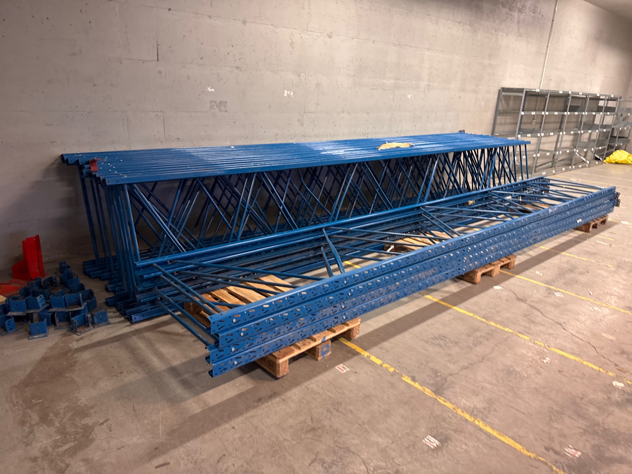 SELT / SOLD Brettarekkar, H7m x B270 x D110 sm. 12