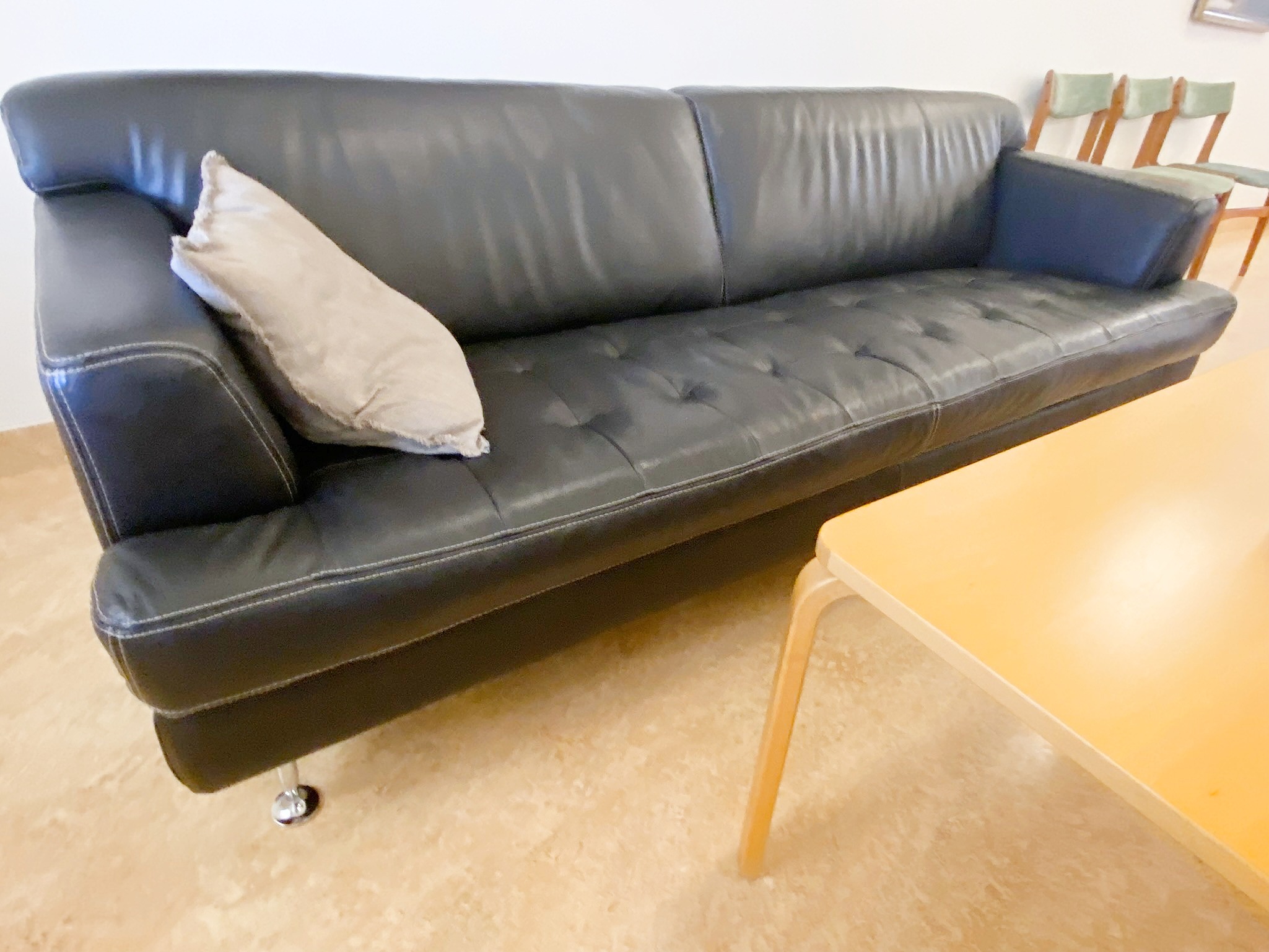 SELT / SOLD Leðursófi - B220 x D90 sm. - Alþingi