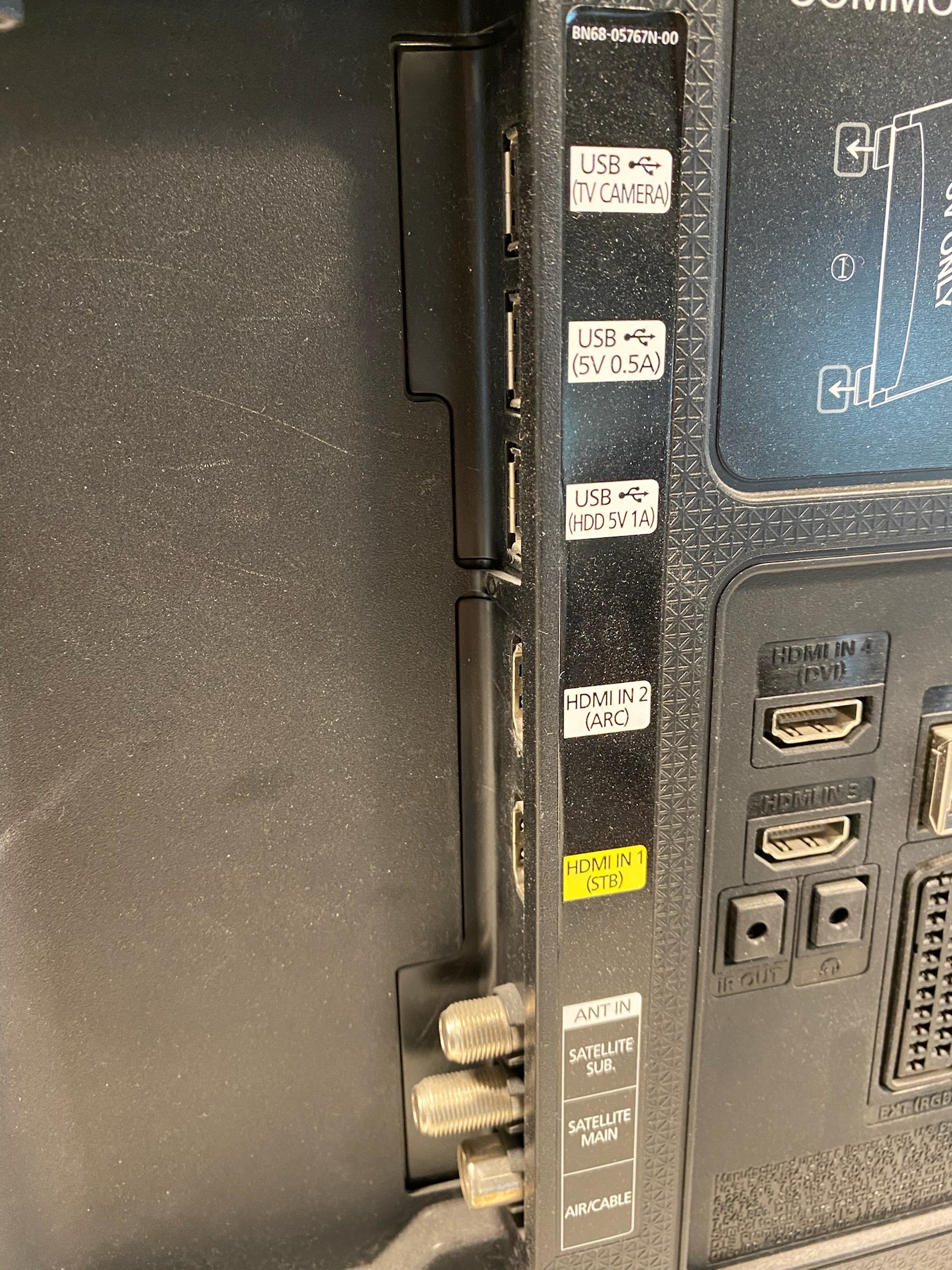 SELT / SOLD Samsung Sjónvarp 46'' með veggfestingu 6