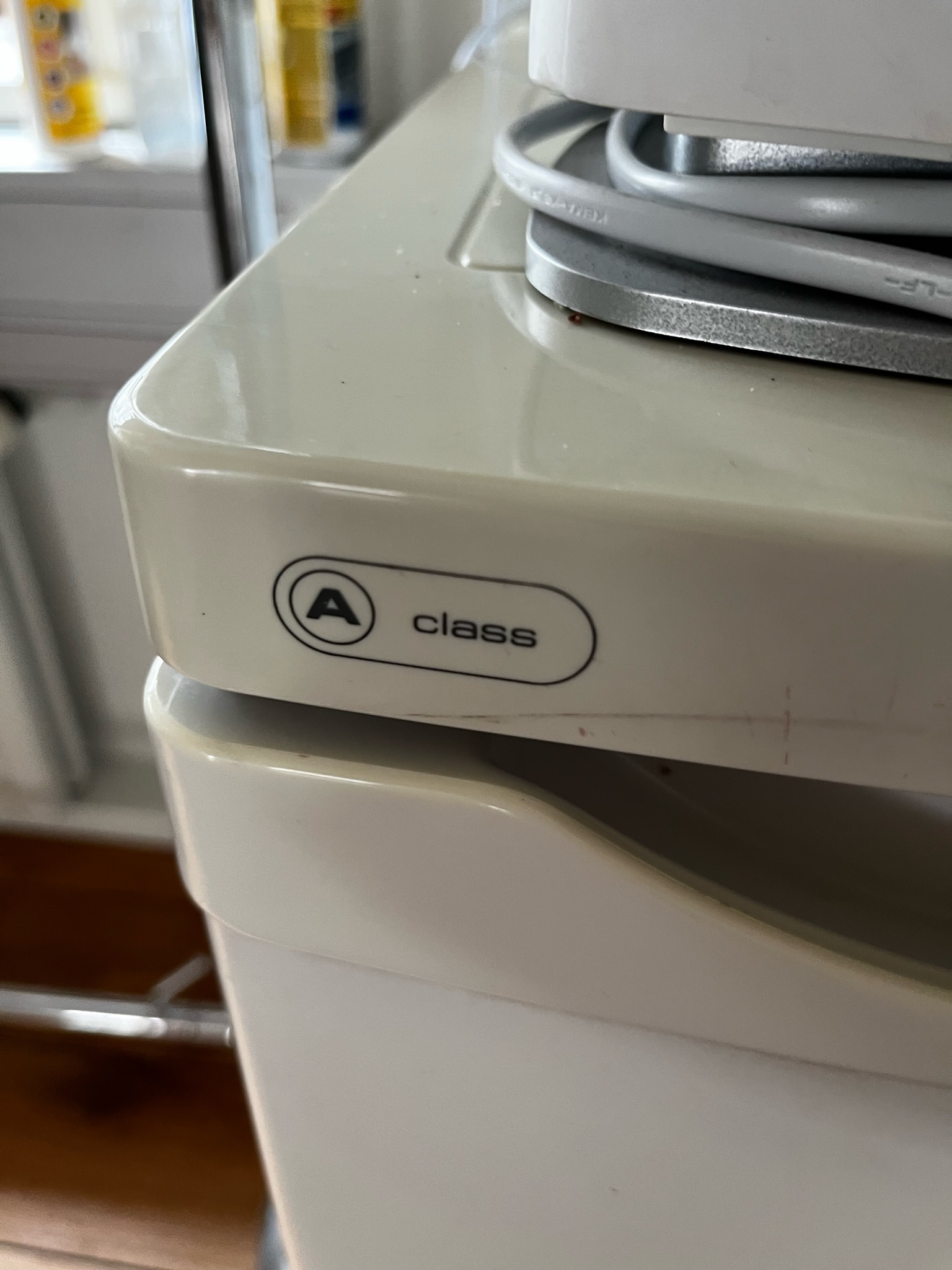 SELT/SOLD Whirlpool A-Class kælir m. frysti 4