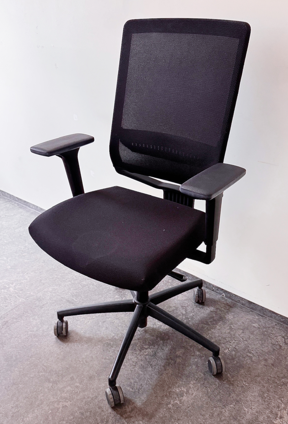 SELT / SOLD Dauphin skrifborðsstóll frá Pennanum (12. stk)