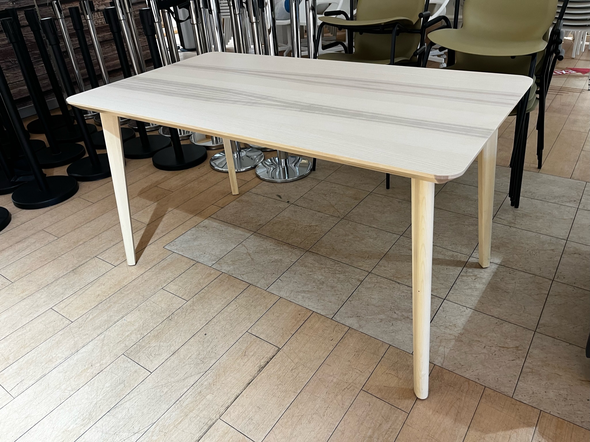 SELT / SOLD Eldhúsborð LISABO IKEA 140 x 78