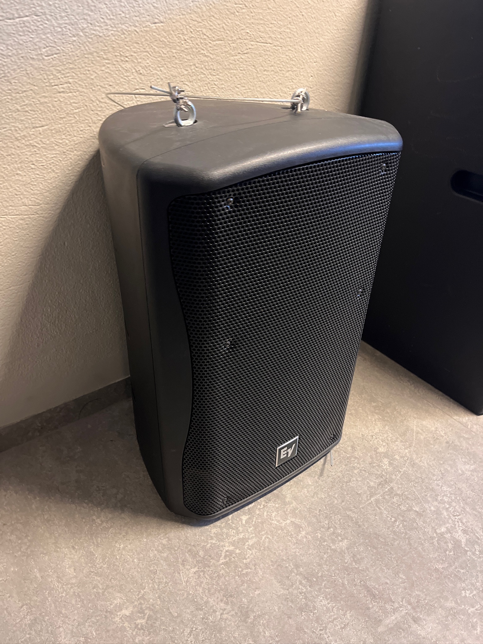 SELT / SOLD JBL hátlarar ásamt EV hátölurum 10