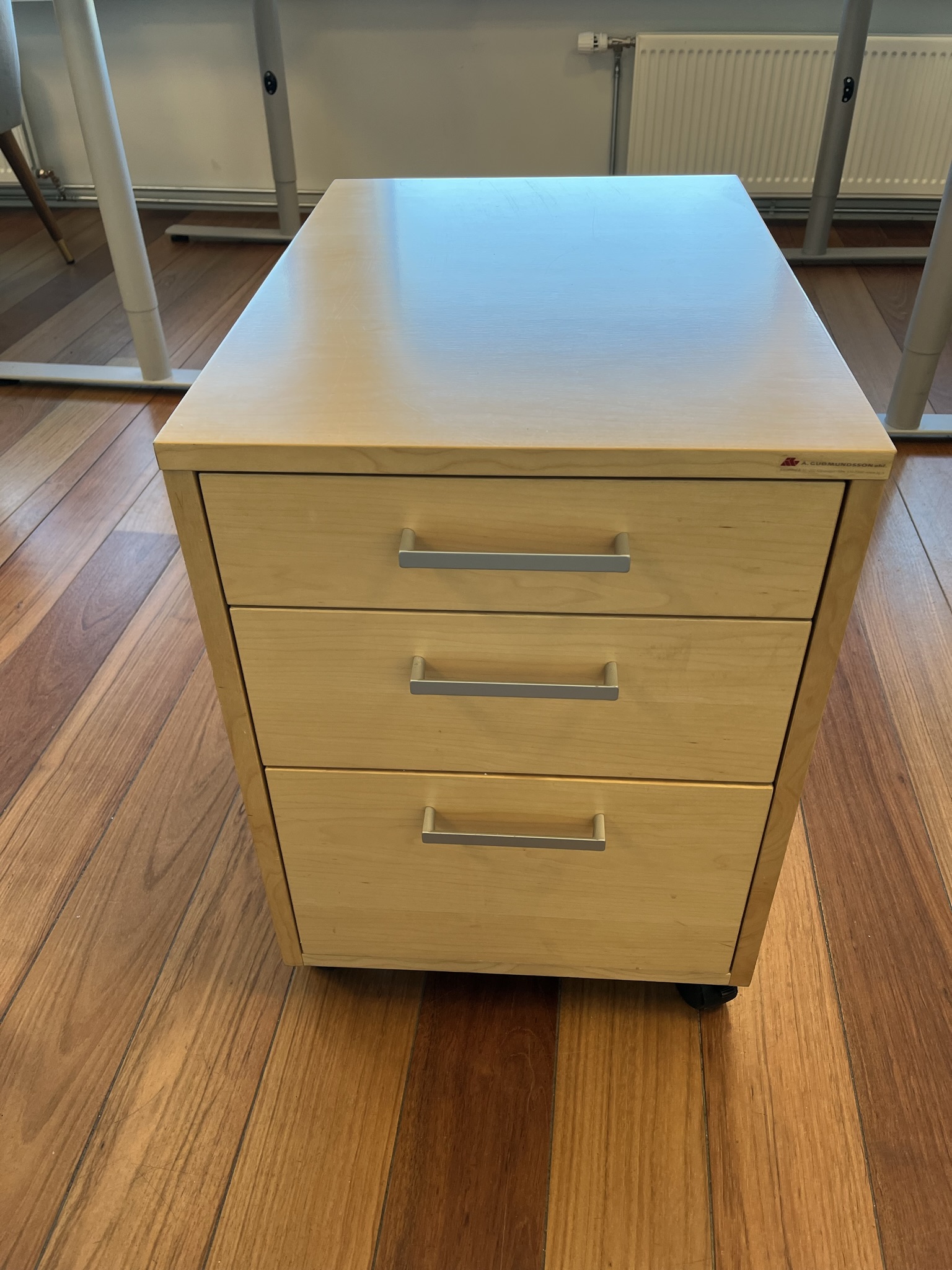 SELT / SOLD Skrifstofukálfur frá Á. Guðmundsson