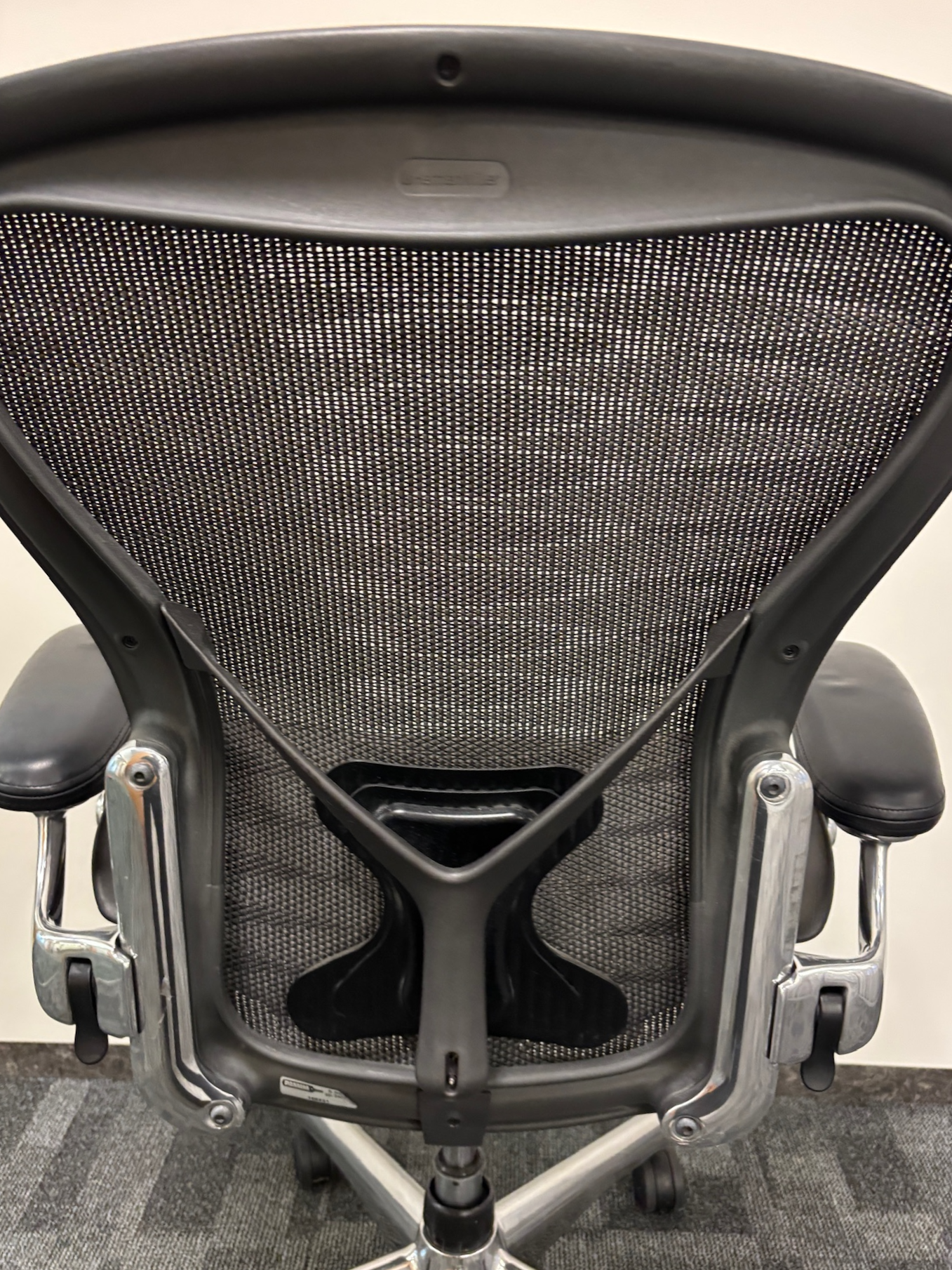 SELT / SOLD Herman Miller Aeron, B stærð 6
