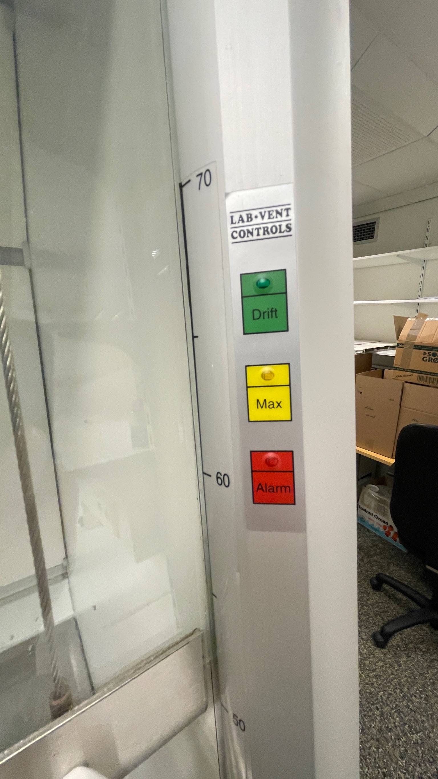 SELT / SOLD Stinkskápur / Fume cupboard 7