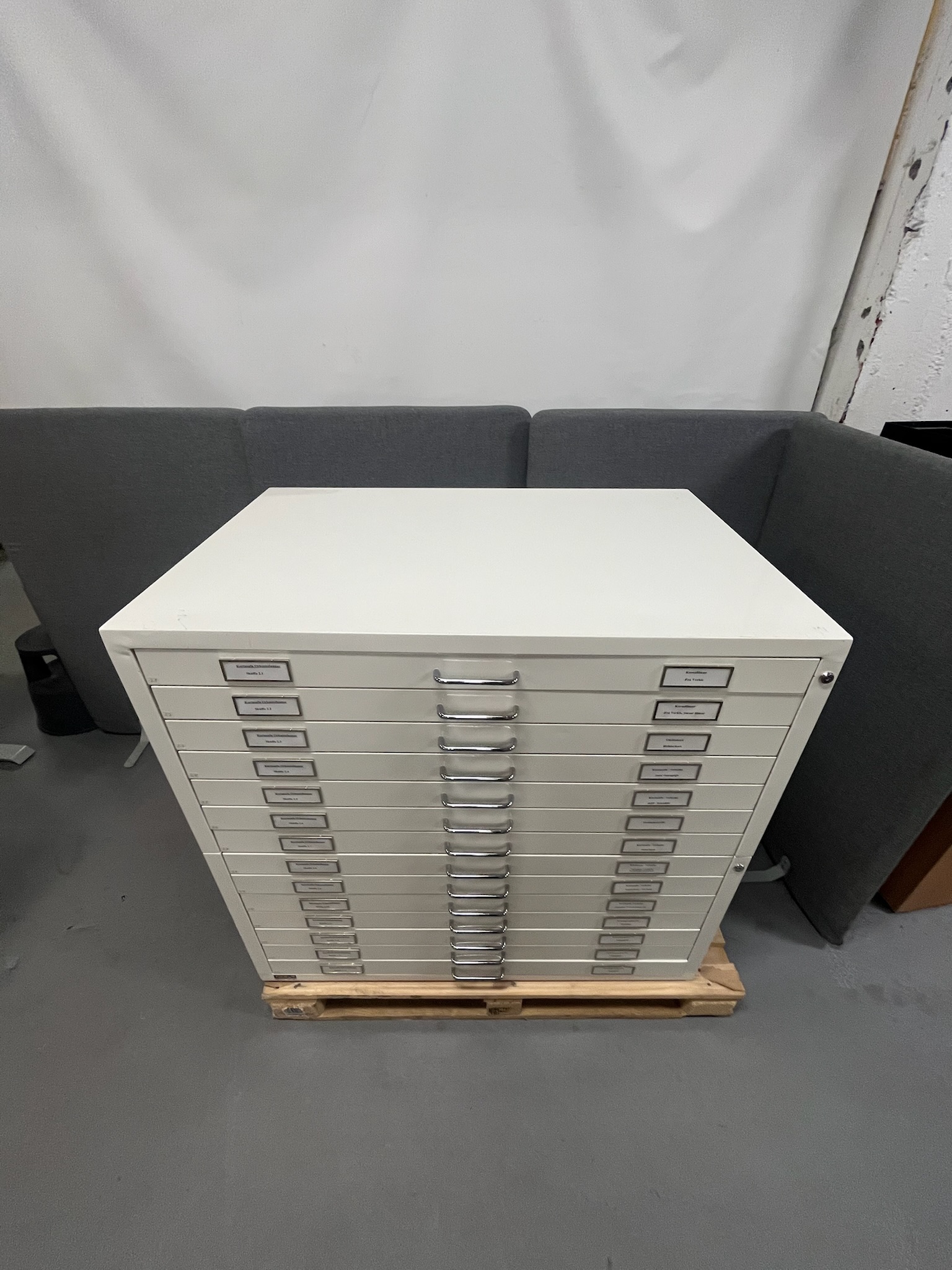 SELT / SOLD Neolt teikningaskápur, 14 skúffur, B116xD75xH110sm. 2