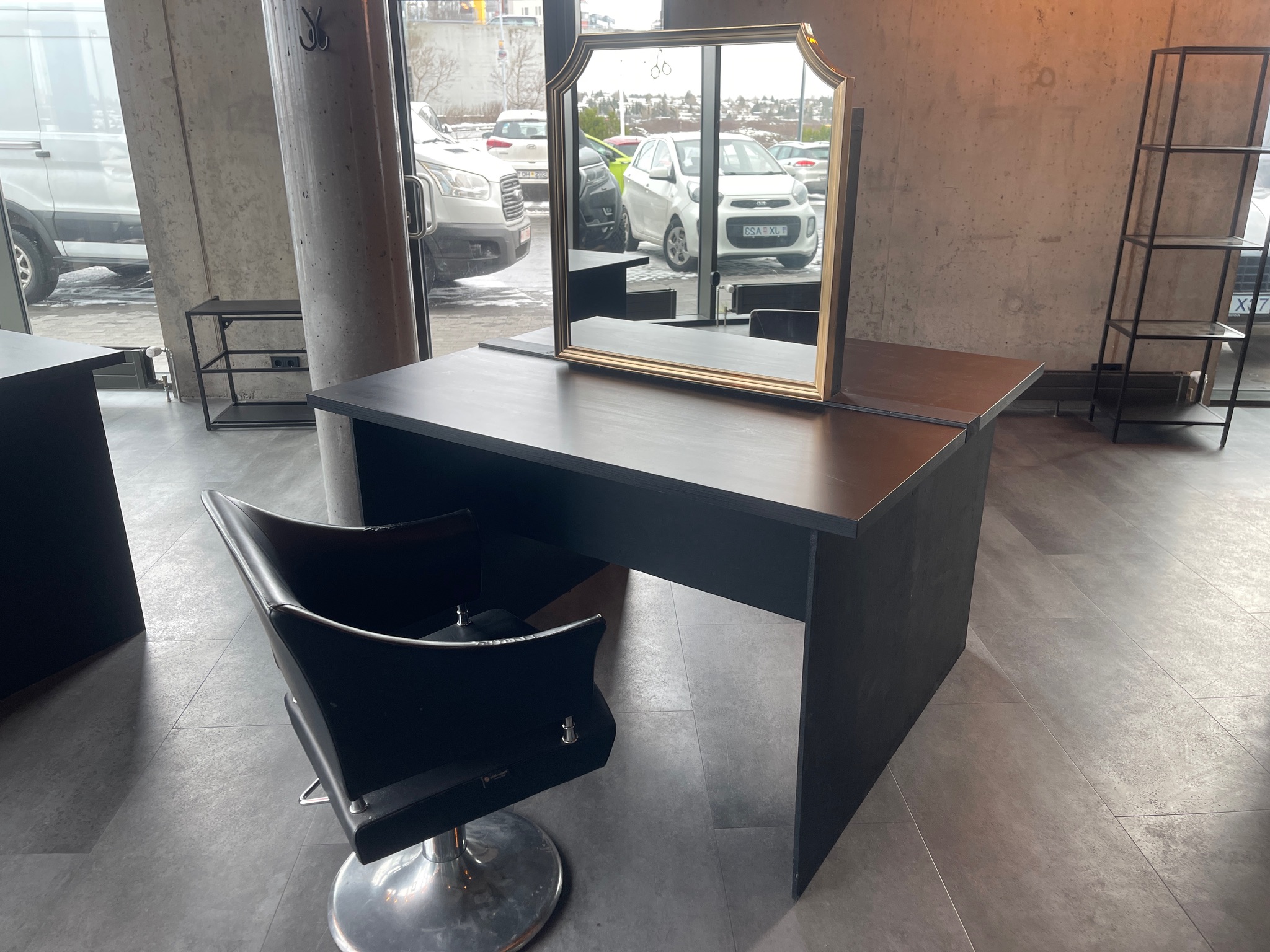 SELT / SOLD Förðunarborð / hárgreiðsluborð, B130 x D140 H88,5 sm. 13