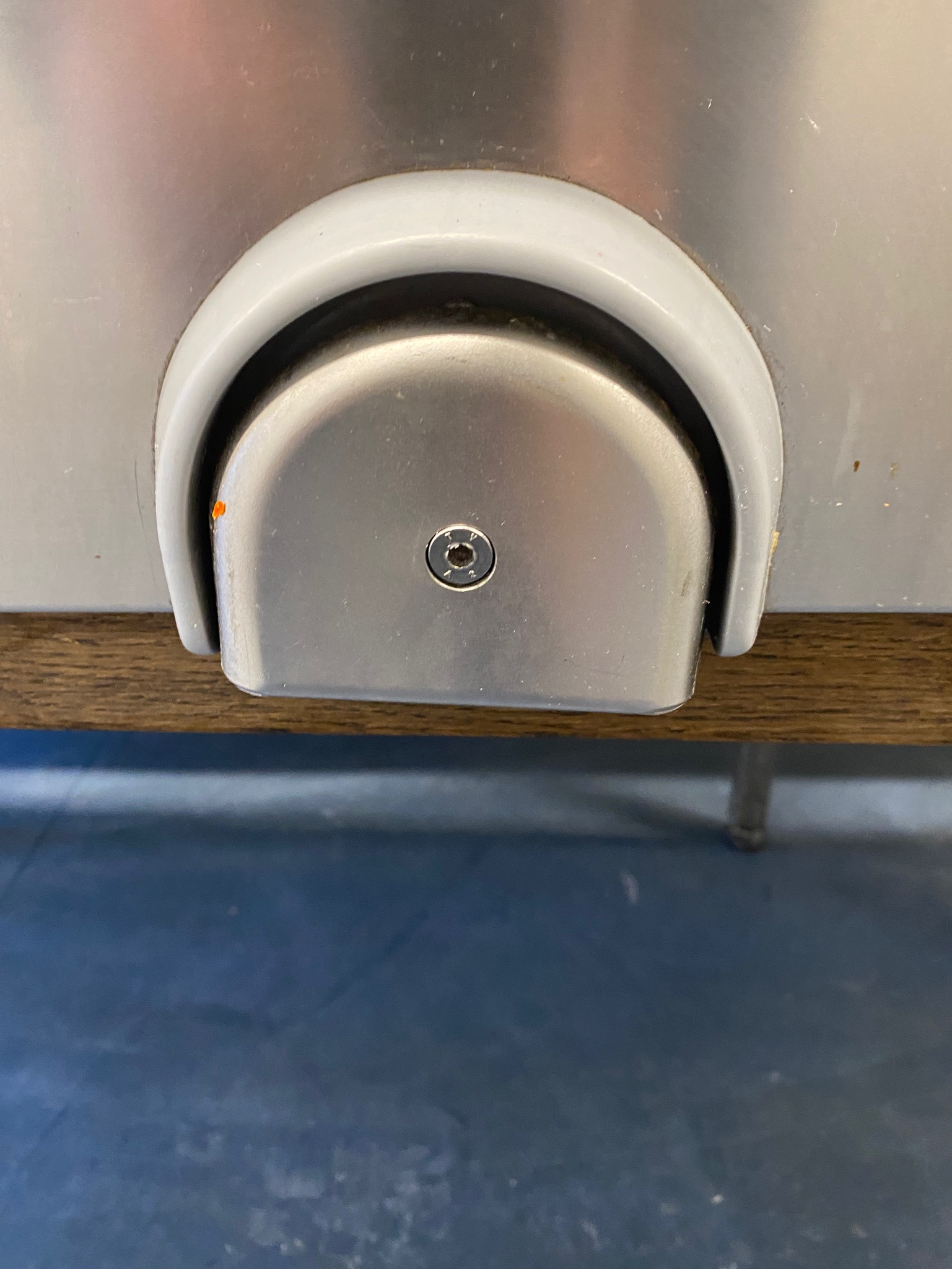 SELT / SOLD - Stálvaskur með blöndunartæki 3