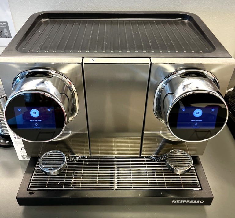SELT / SOLD Nespresso Professonal Momento 200 kaffivél á íslensku - Nýle