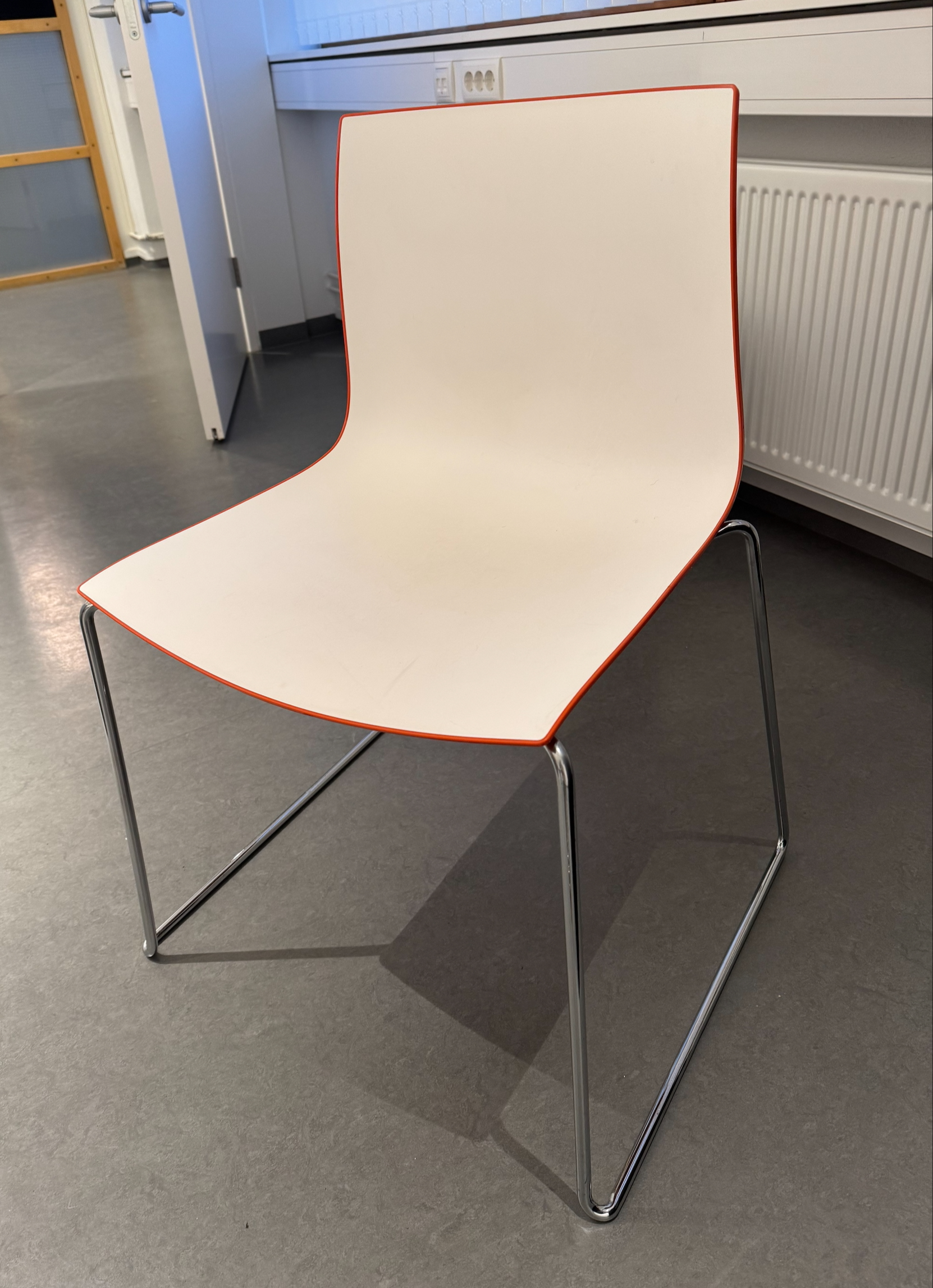 SELT / SOLD Arper fundarstólar frá Módern (6 stk.)