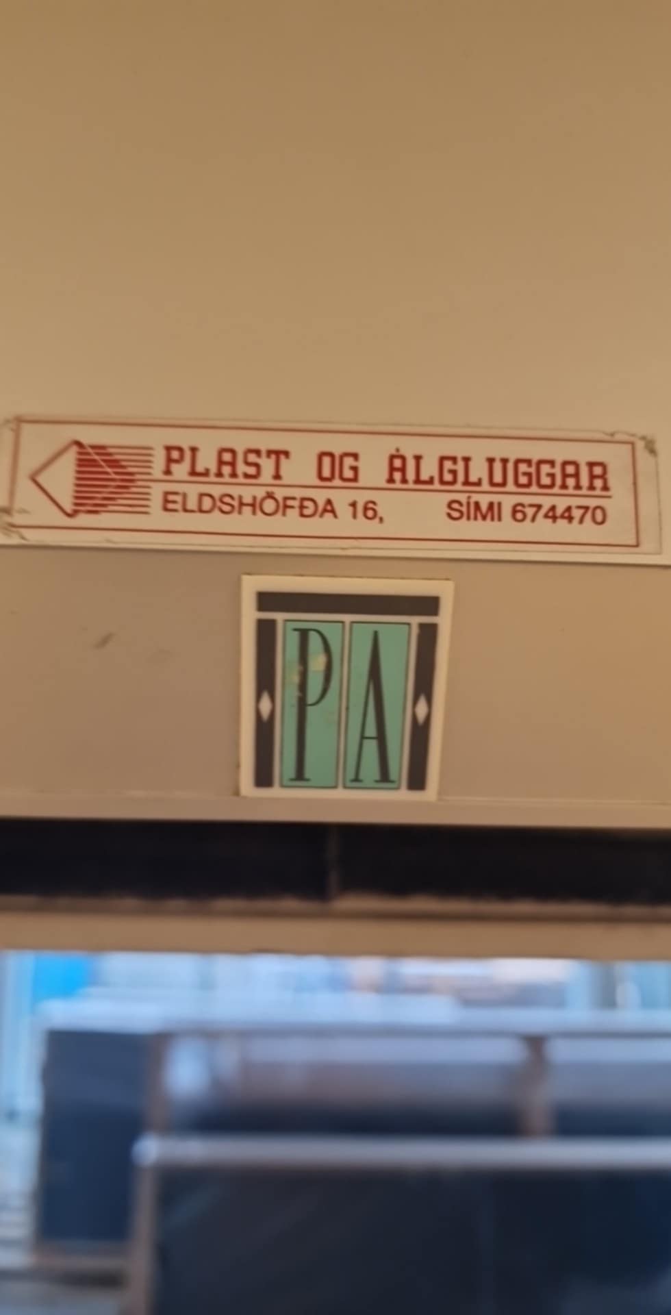 SELT / SOLD Tvöföld útirennihurð - L430 x H274sm. 5