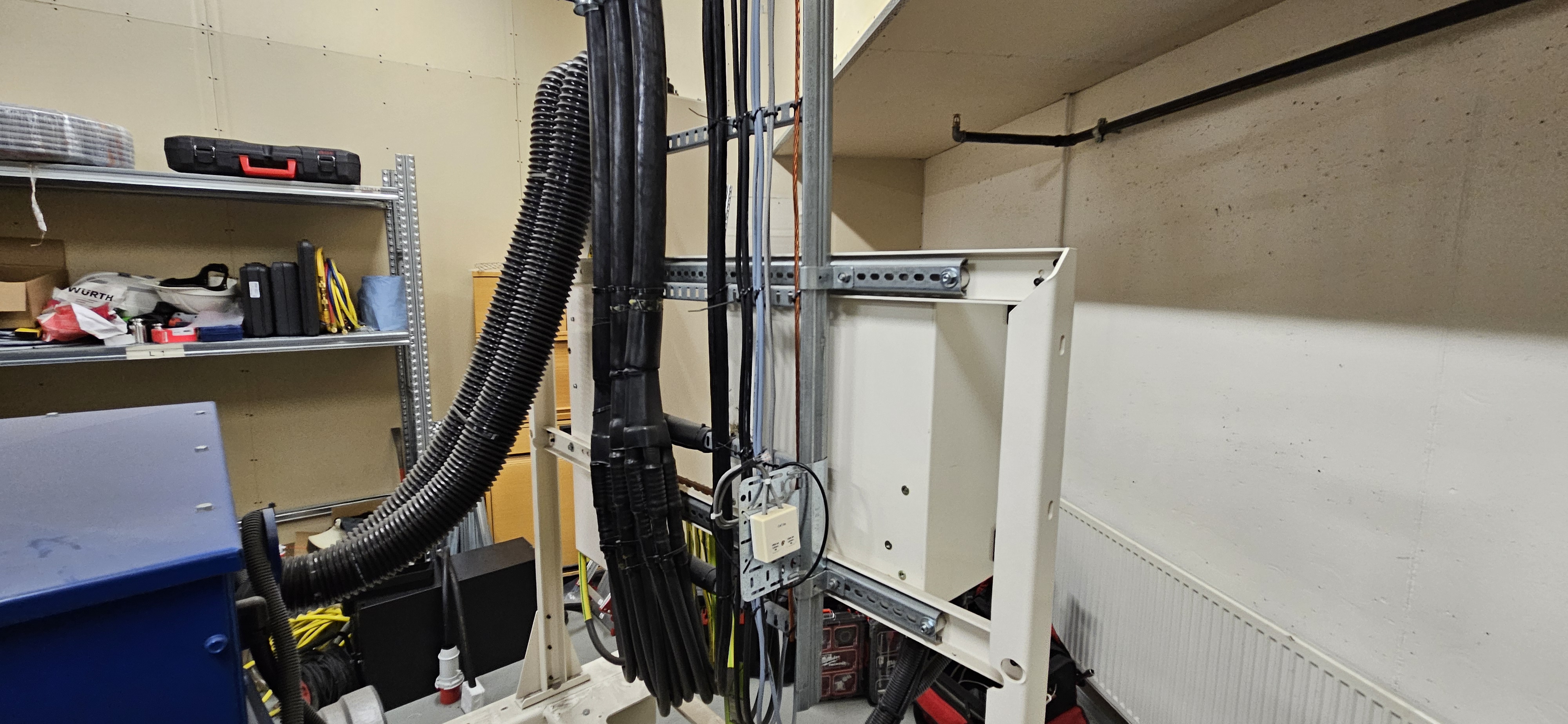 SELT / SOLD FG Wilson (Perkins) varaaflsstöð / rafstöð – 605 kVA 8