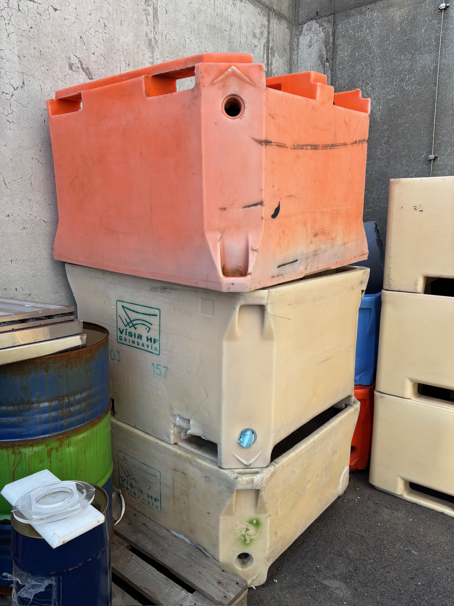 SELT / SOLD Ker frá Sæplast, 350L (3 stk.) 6