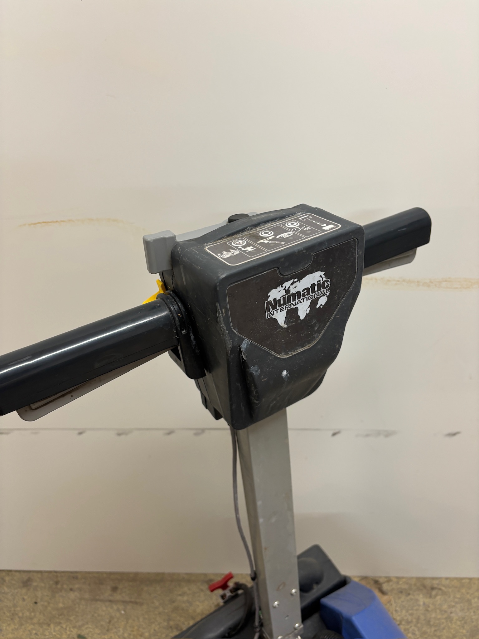 SELT / SOLD Numatic TTB1840 gólfþvottavél m/rafhlöðu 11