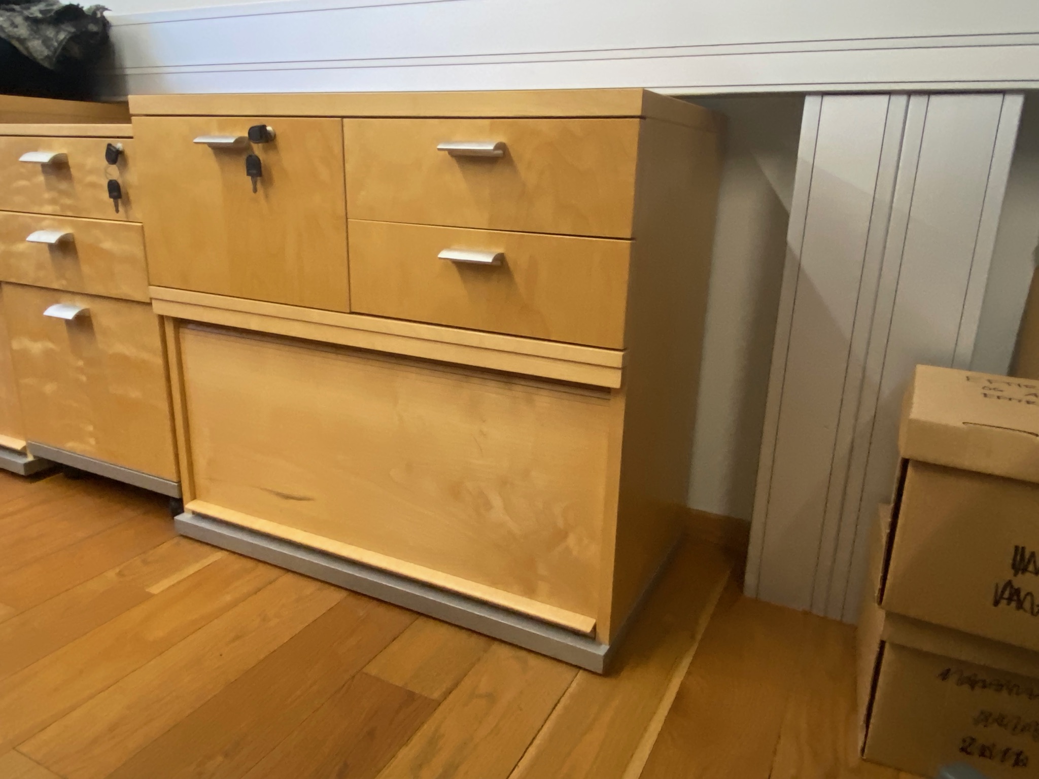 SELT / SOLD Skápaeining, B80x D43x H74sm.