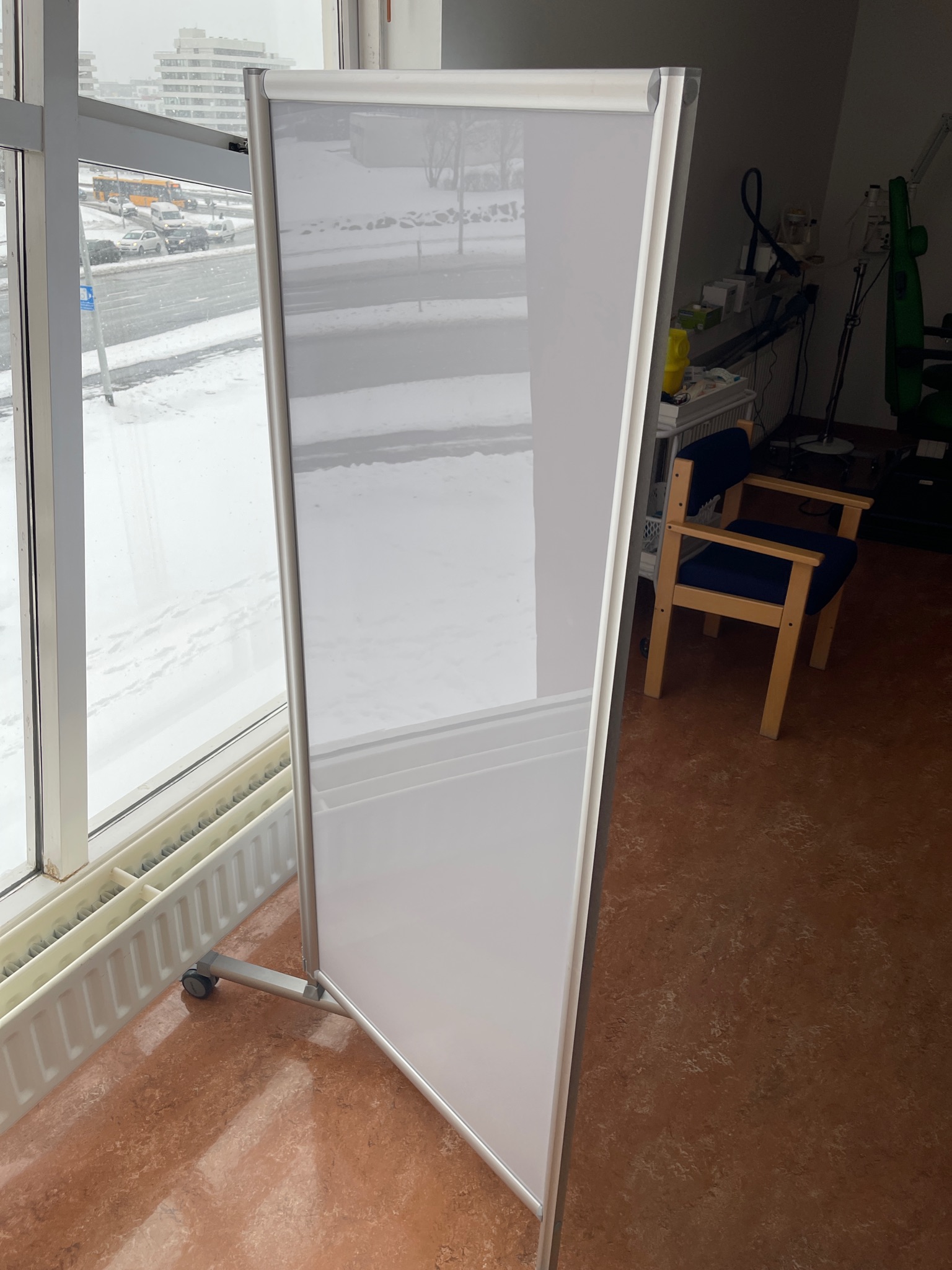 SELT / SOLD Robimex Butterfly skilrúm, harðplast, 200 sm frá Eirberg - 2 stk til 4