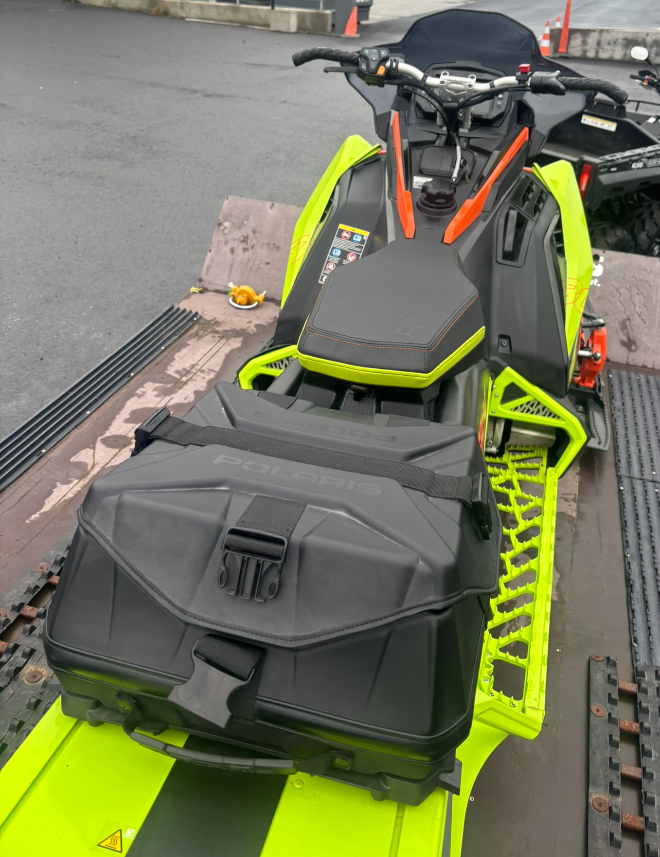 SELT / SOLD Polaris SwitchBack Assault Turbo 2023 vélsleði og kerra. 15