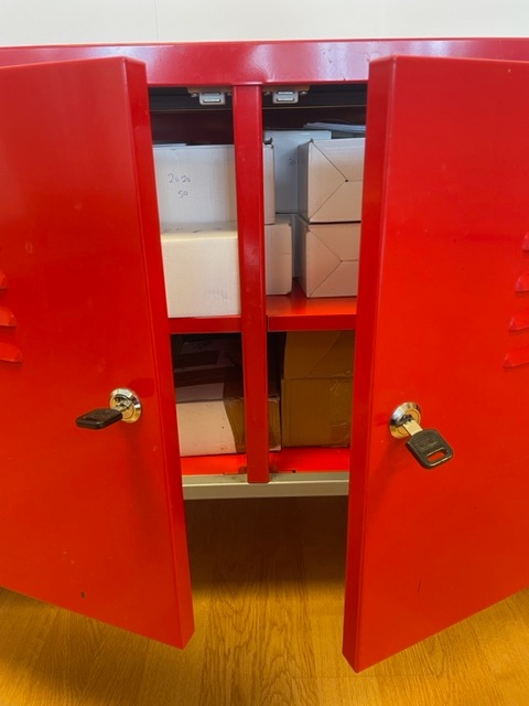 SELT / SOLD IKEA hirsla, B118 x D40 x H63 sm. 4