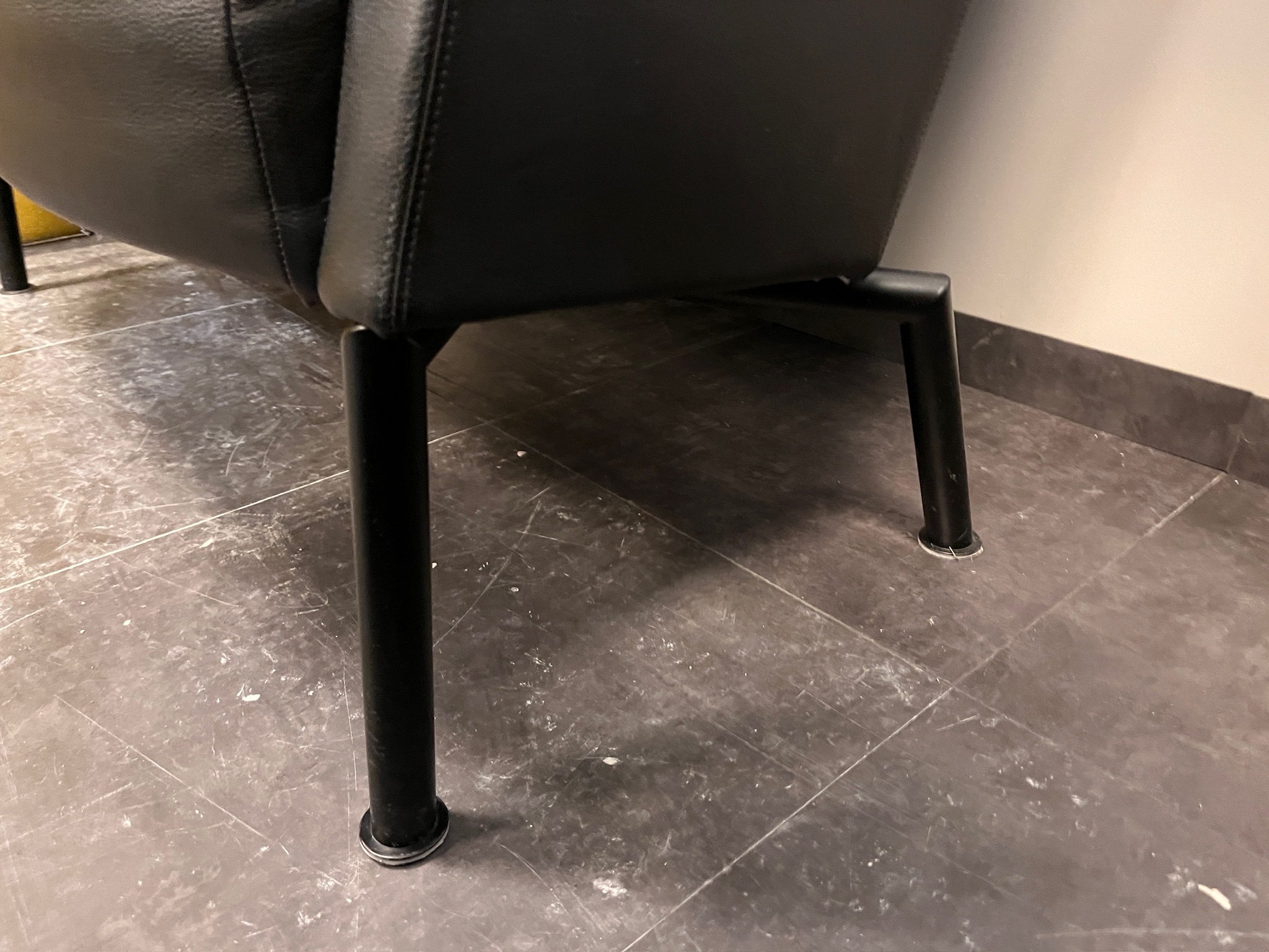 SELT / SOLD Kinnarps leðursófi frá Pennanum 6