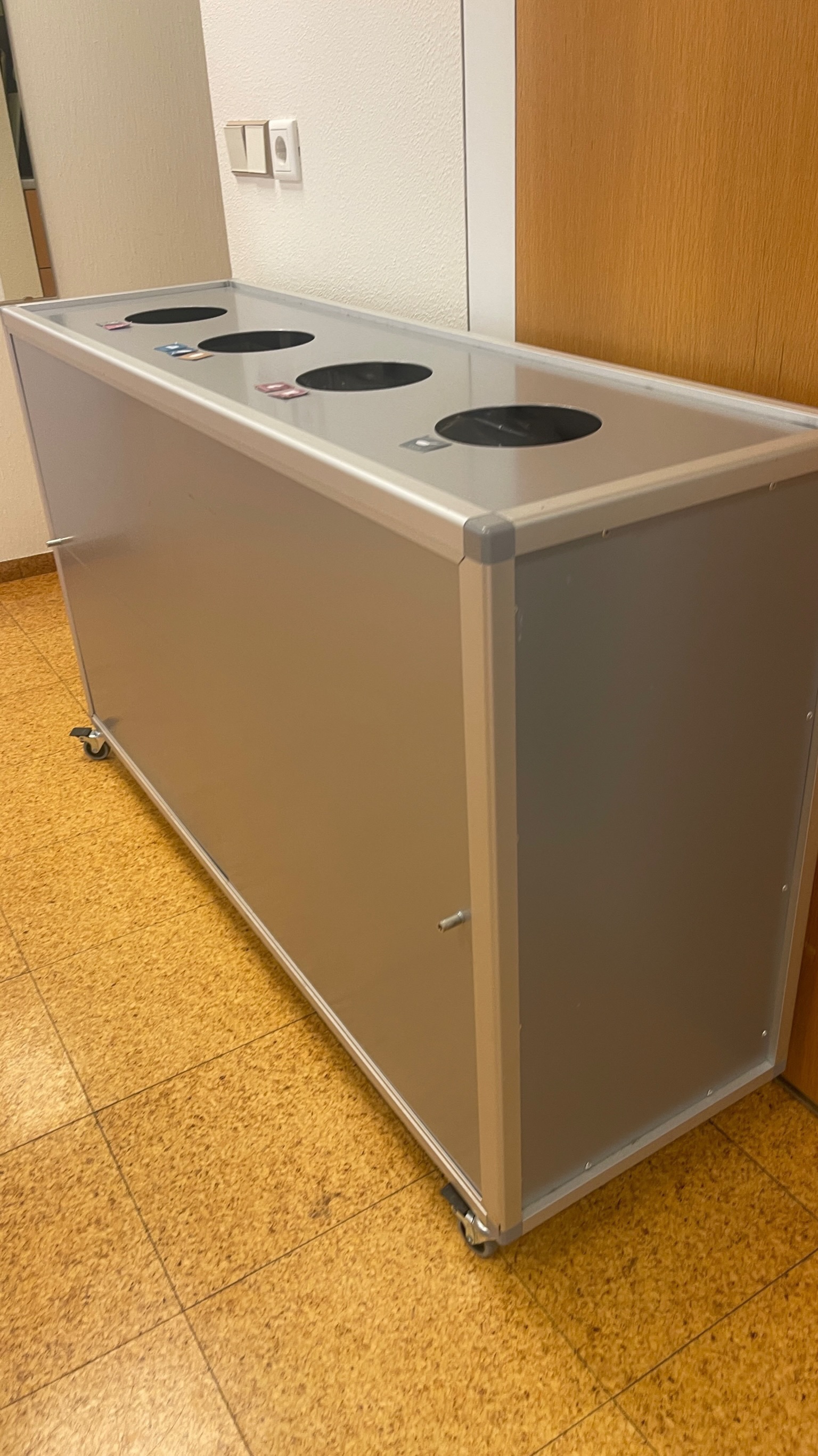 SELT / SOLD Flokkunarskápar á hjólum, B130 x D40 x H80 sm. - Alþingi 3