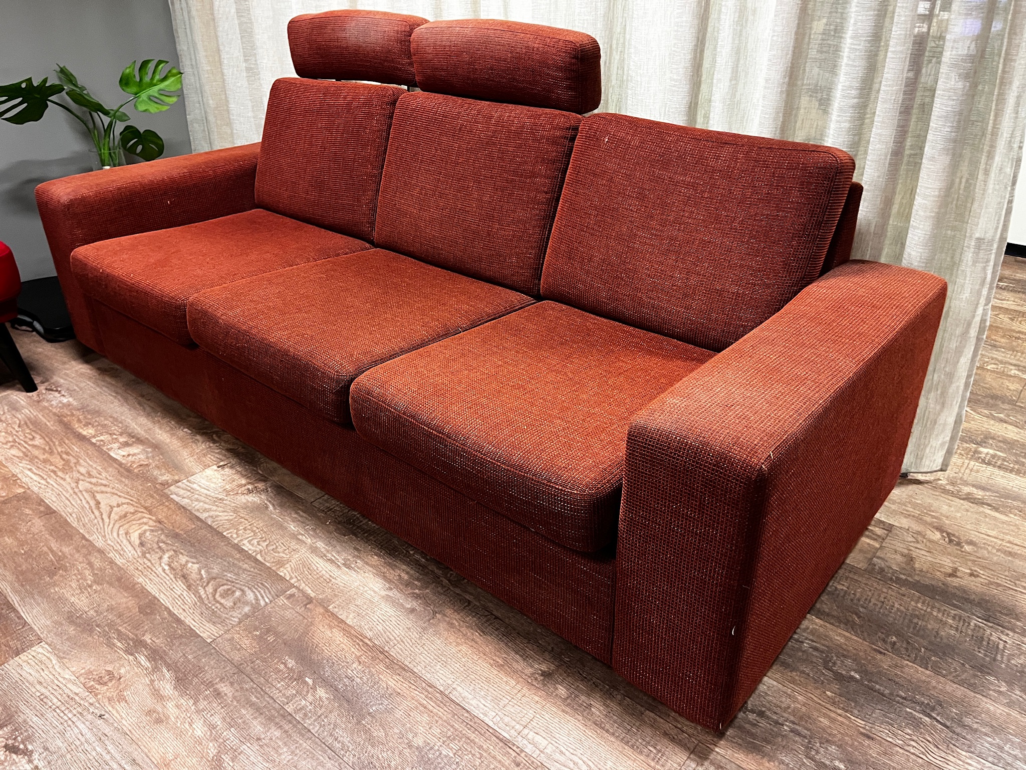 SELT / SOLD Sófi með höfuðpúða, 3ja sæta, B220 x D82 sm.