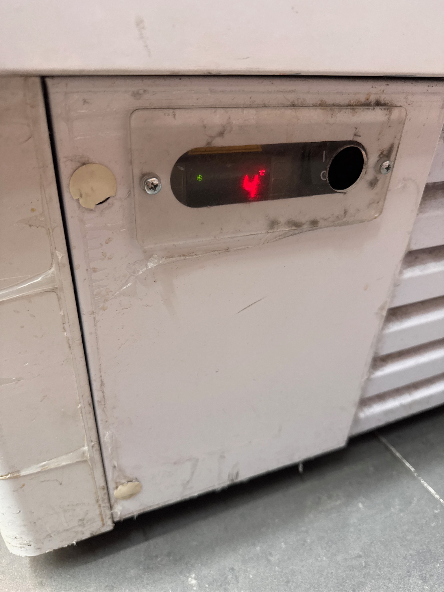 SELT / SOLD Framec opinn kæliskápur, H196xB120xD63sm. 4