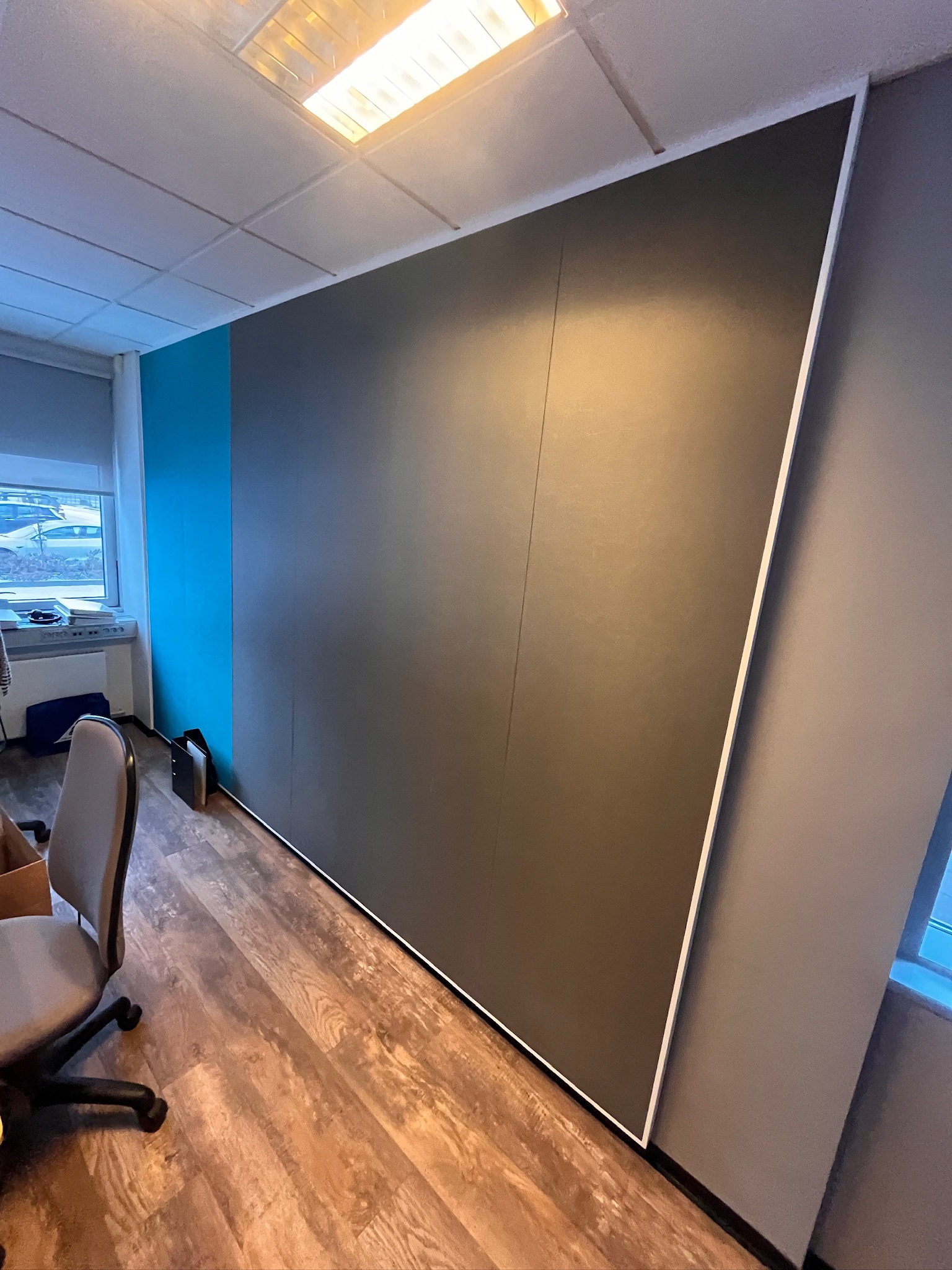 SELT / SOLD - Veggjaklæðning hljóðeinangrandi blár/grár H246 x B360 sm.