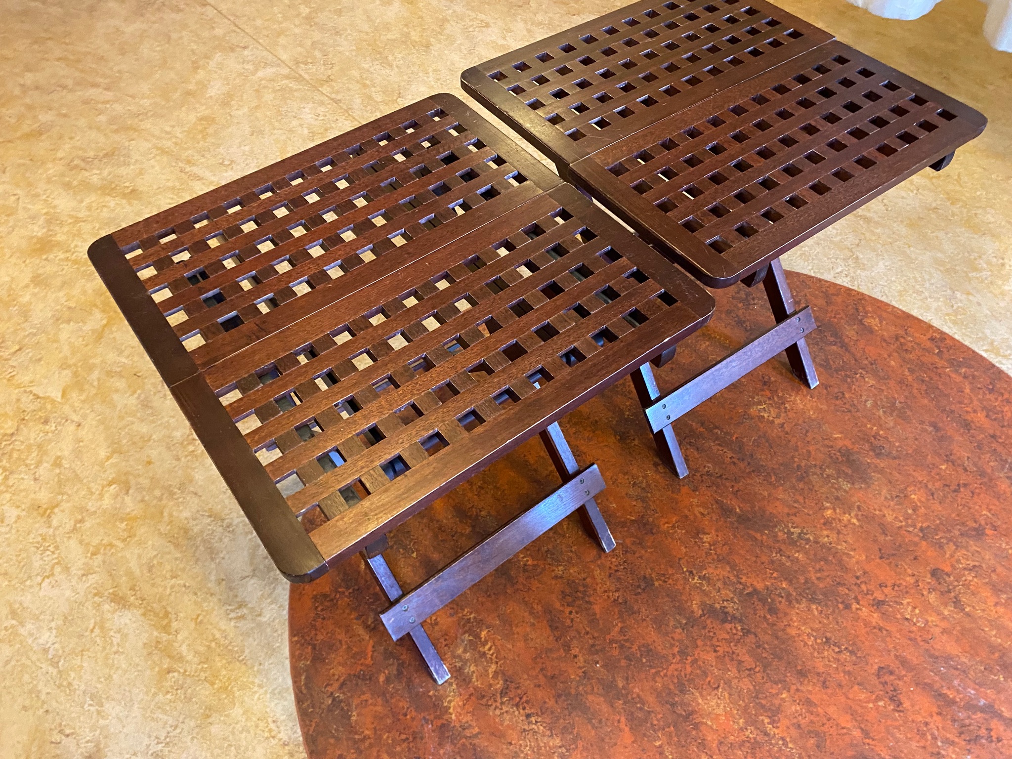 SELT / SOLD Hliðarborð (2 stk.) 3