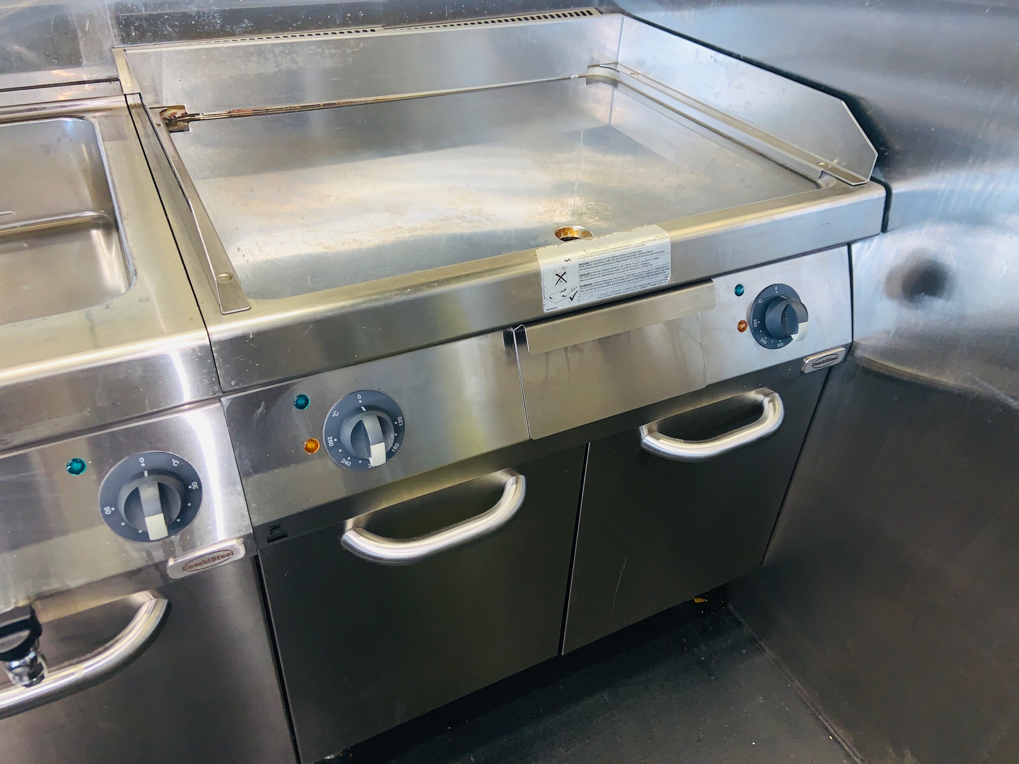 Selt/Endurnýtt-CombiSteel Plancha grill