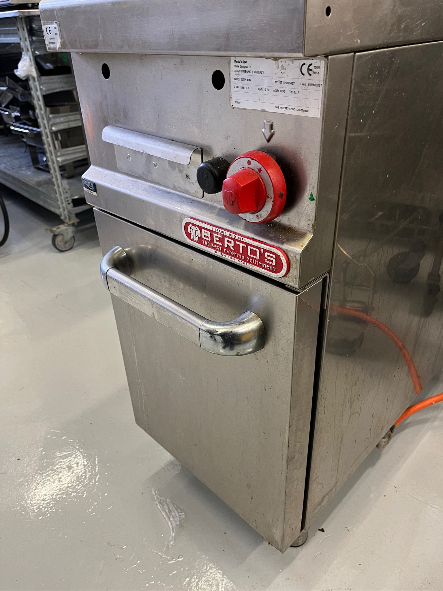 SELT / SOLD Berto's gasgrill, B40 x D70 x H90 sm 4