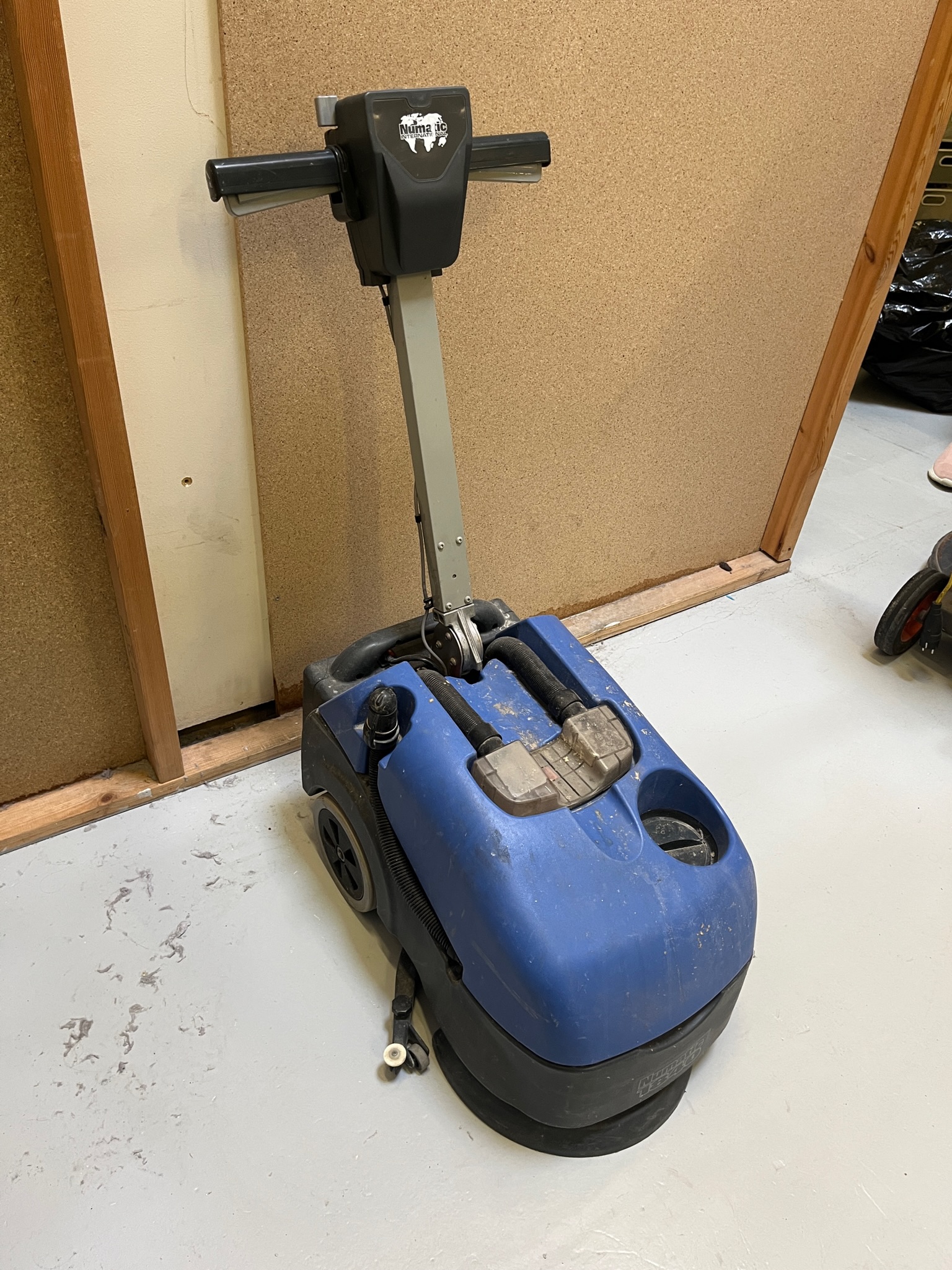 SELT / SOLD Numatic skúringarvél