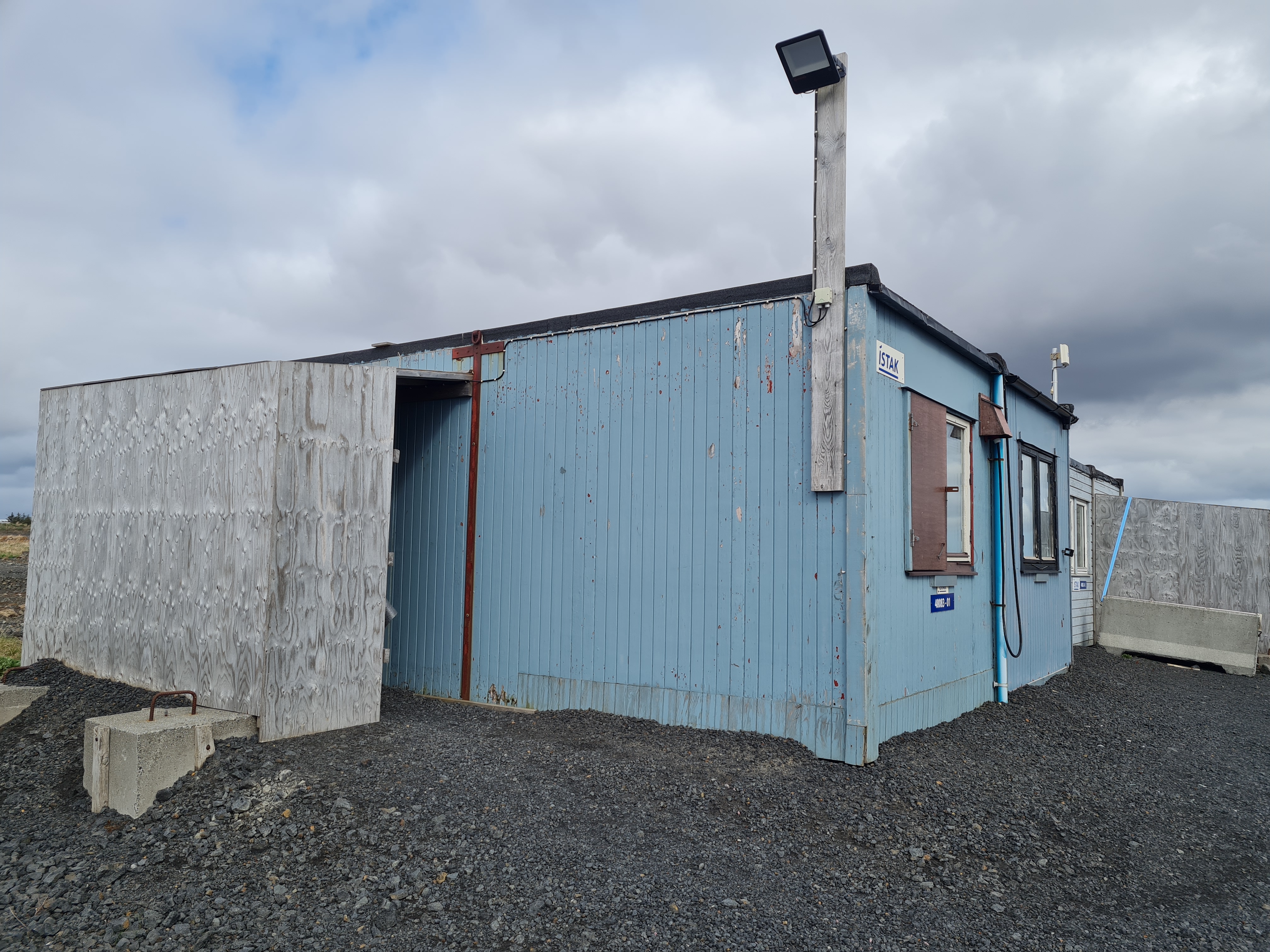 SELT / SOLD - Smáhýsi Airport Nr. 01 - 29 fm. Útihurð og tvö herbergi 4