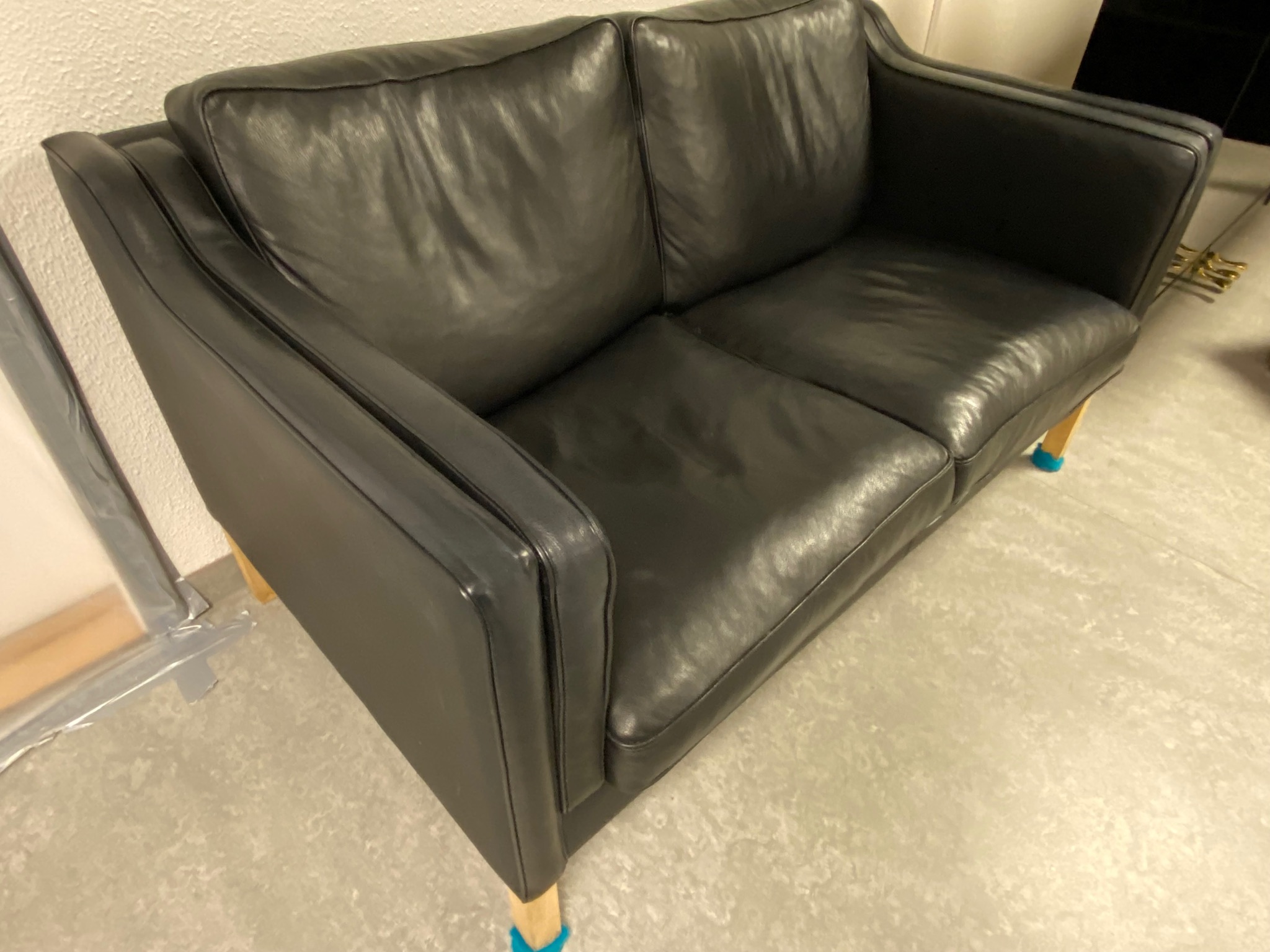SELT / SOLD - Flottur leðursófi, 2gja manna, B142 x D80 sm. - Ekki Borge Moge 4