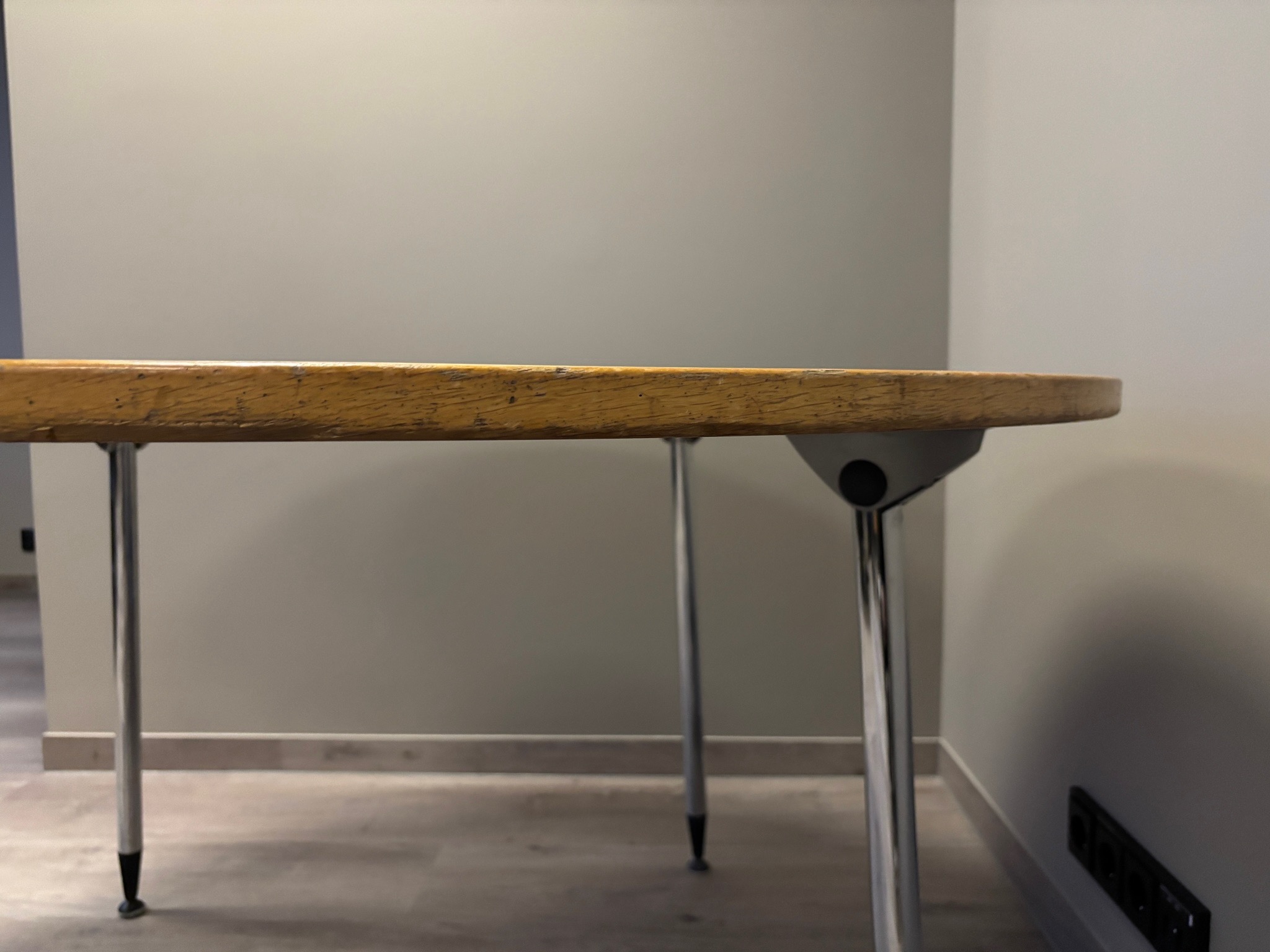 SELT / SOLD Kusch fellihringborð, L130 x B130 x H72,5 sm. 7