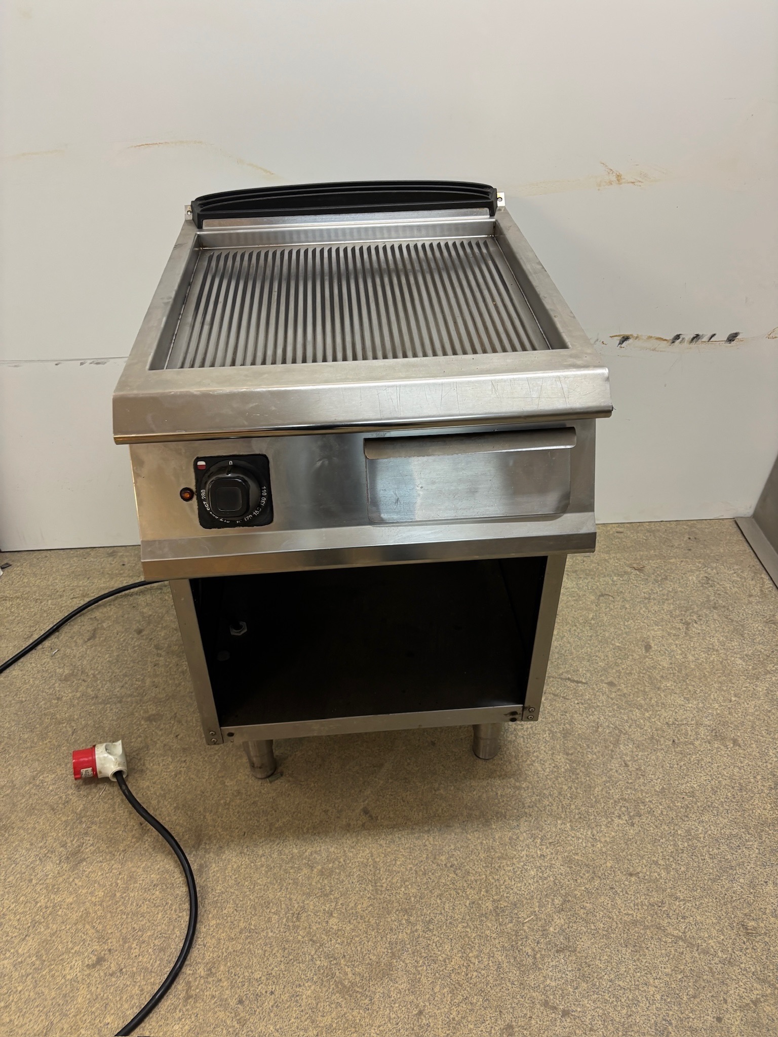 SELT / SOLD Grillvapor Olis grillpanna og undirborðB60 x D73 x H91 sm. 3