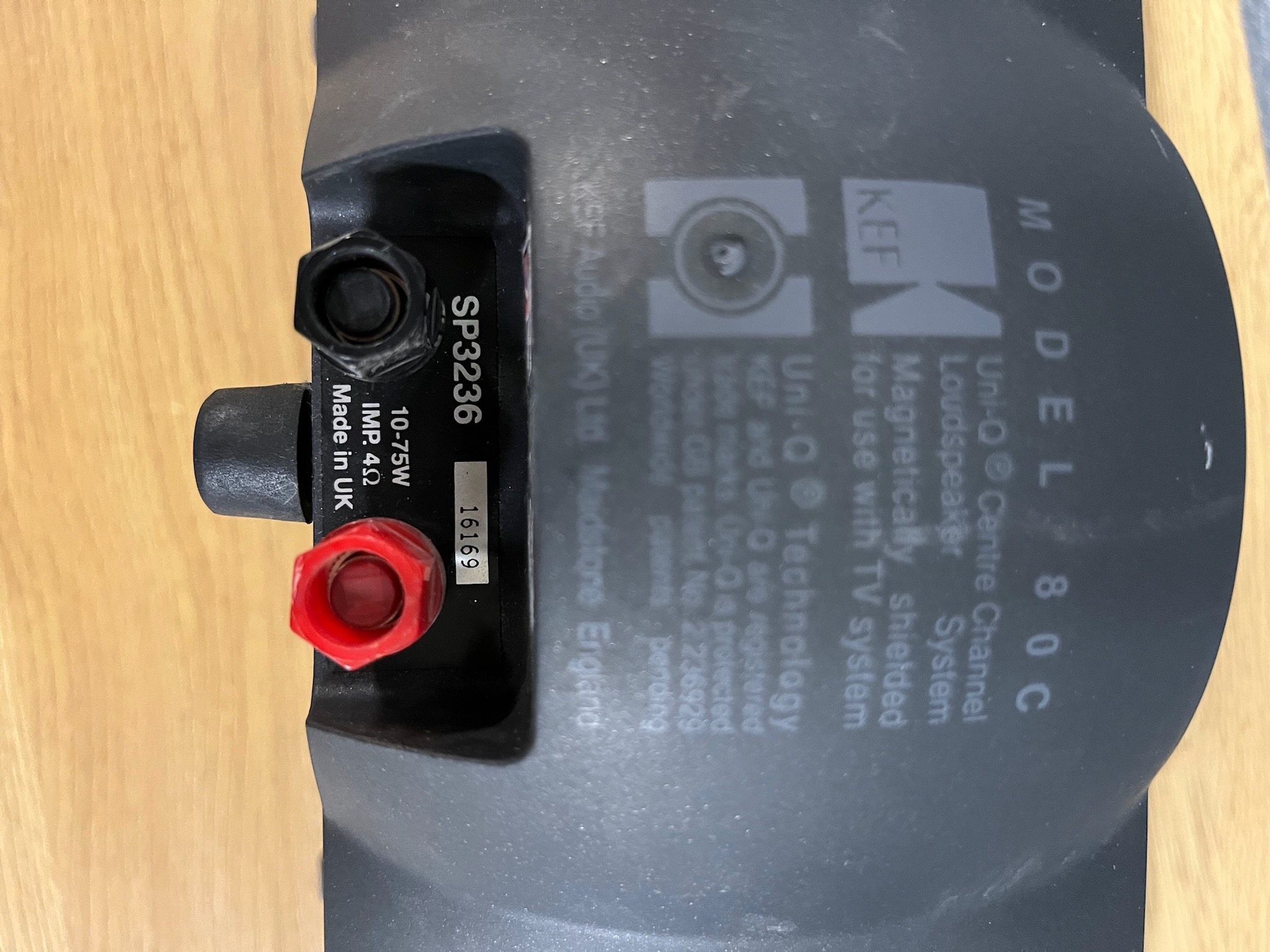 KEF hátalari, L45 x B17 x H15 sm. 3